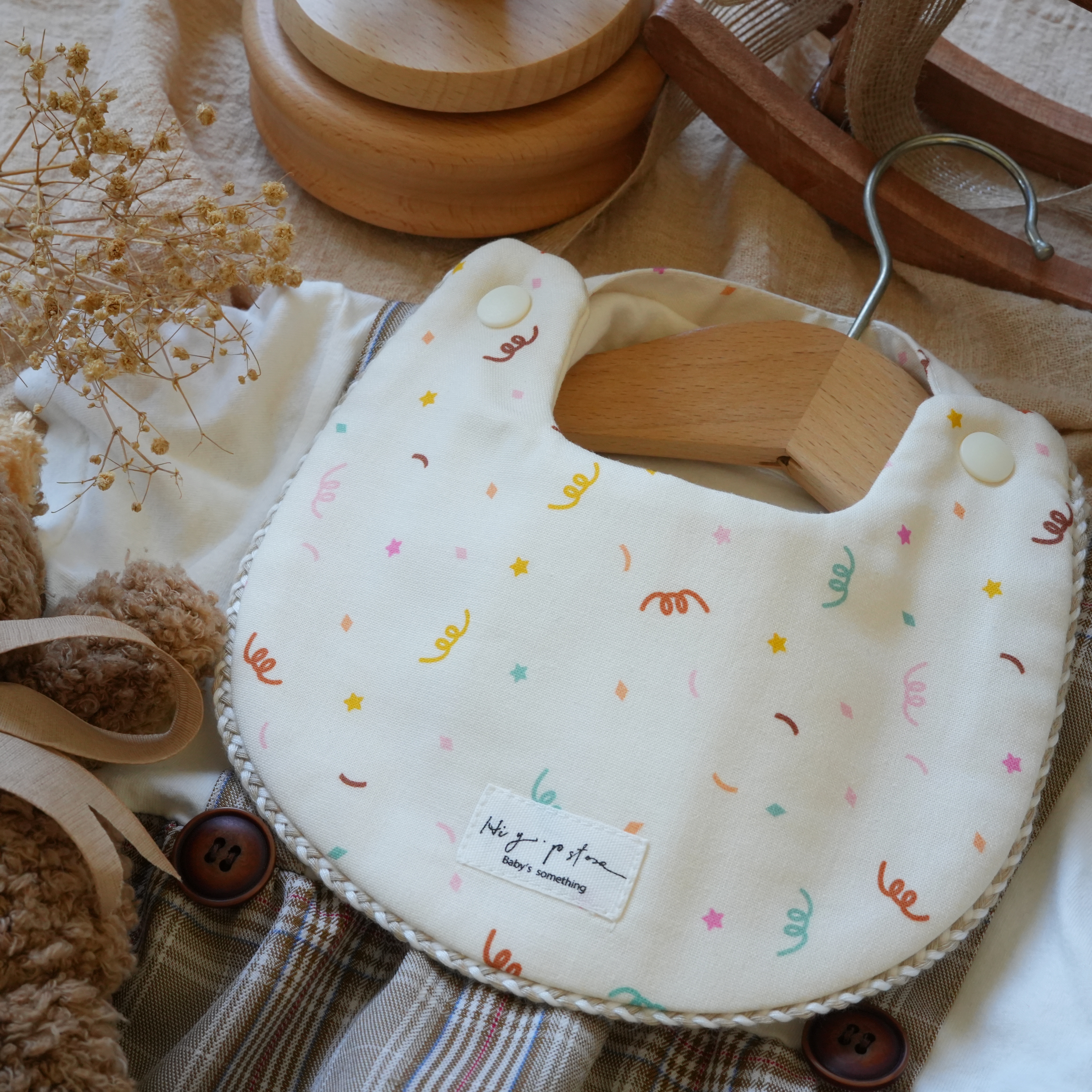 Hi Y.P store-手作圍兜-獨家設計款-派對彩帶