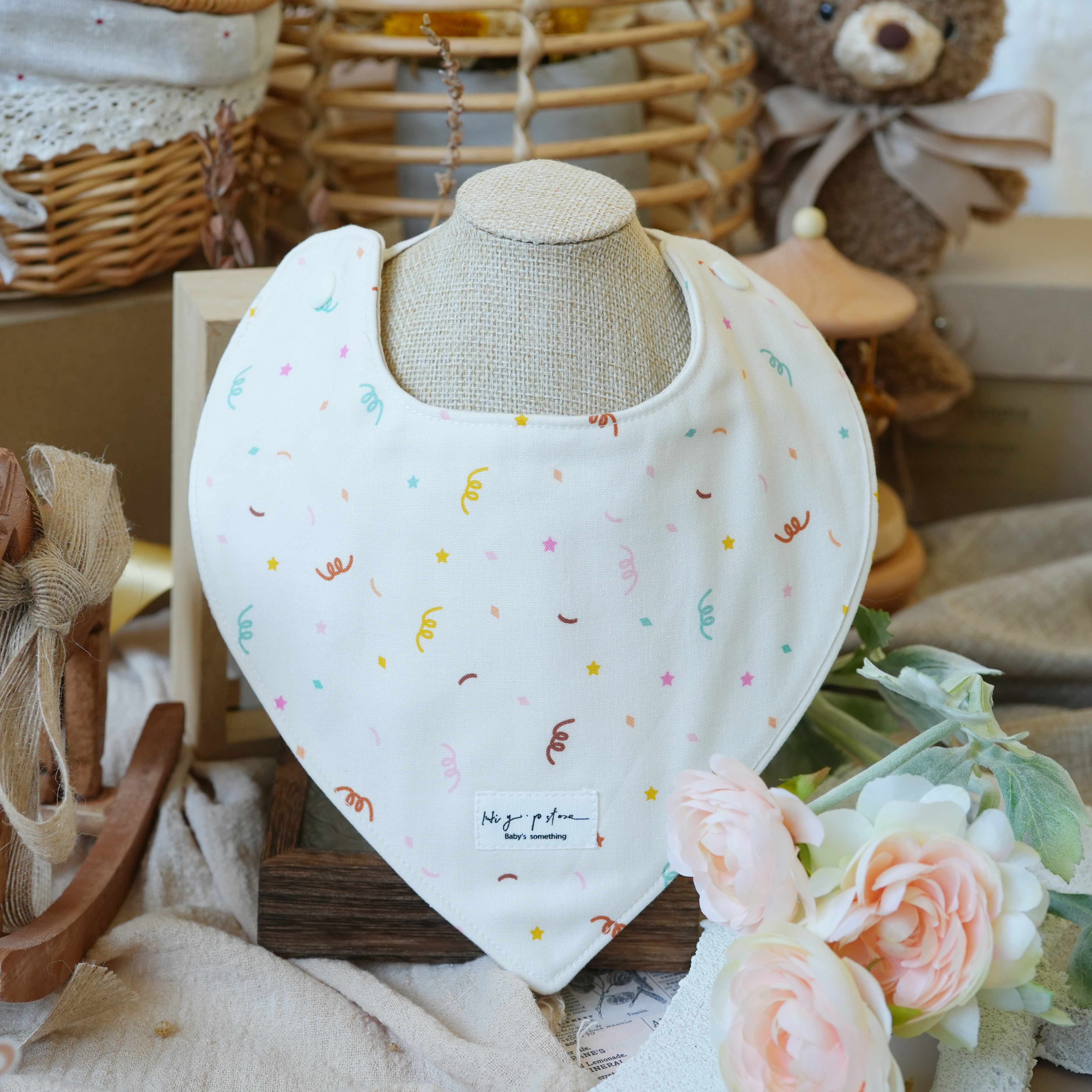 Hi Y.P store-手作圍兜-雙面三角兜-派對彩帶