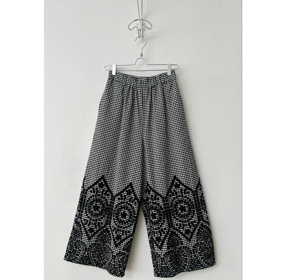 格仔刺繡通花褲