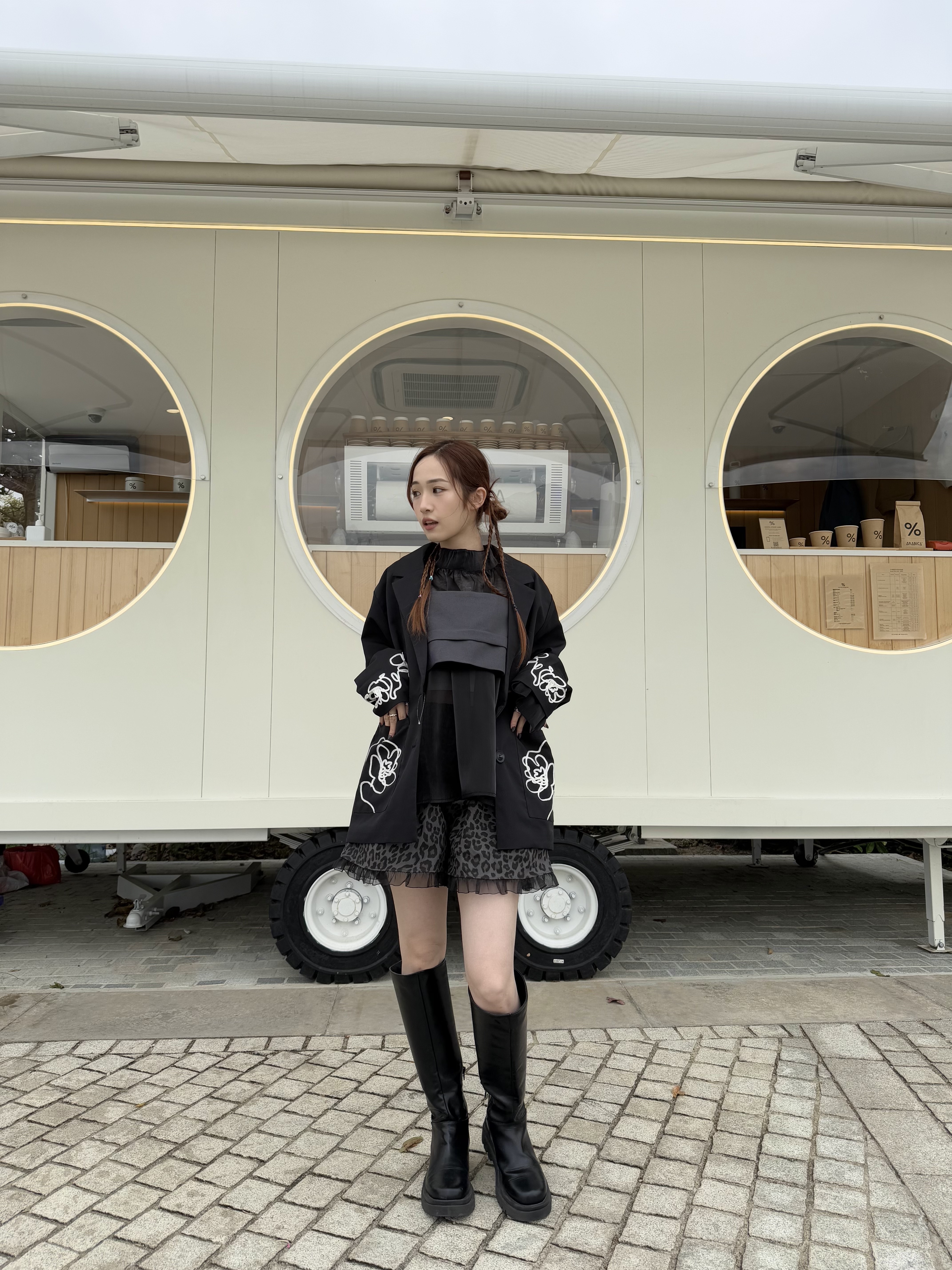 刺繡花西裝外套