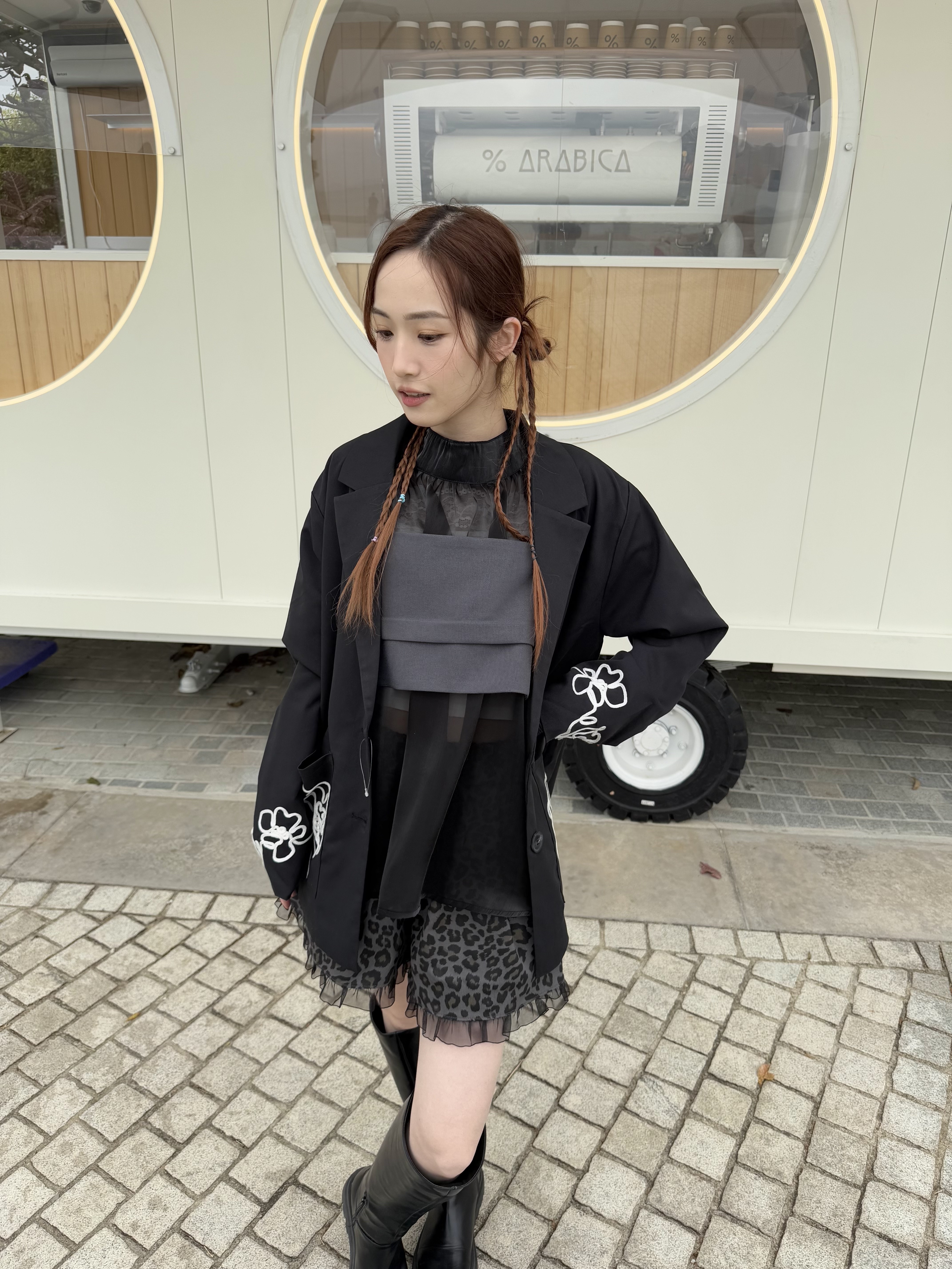 刺繡花西裝外套