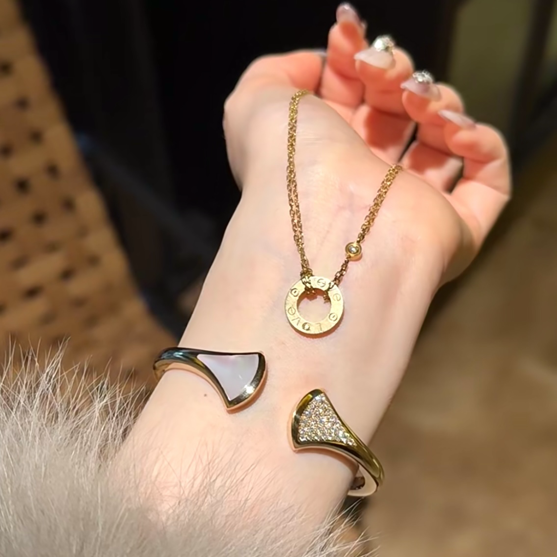 18k’Divas Dream白母貝鑽”開口裙子高奢定製手鐲
