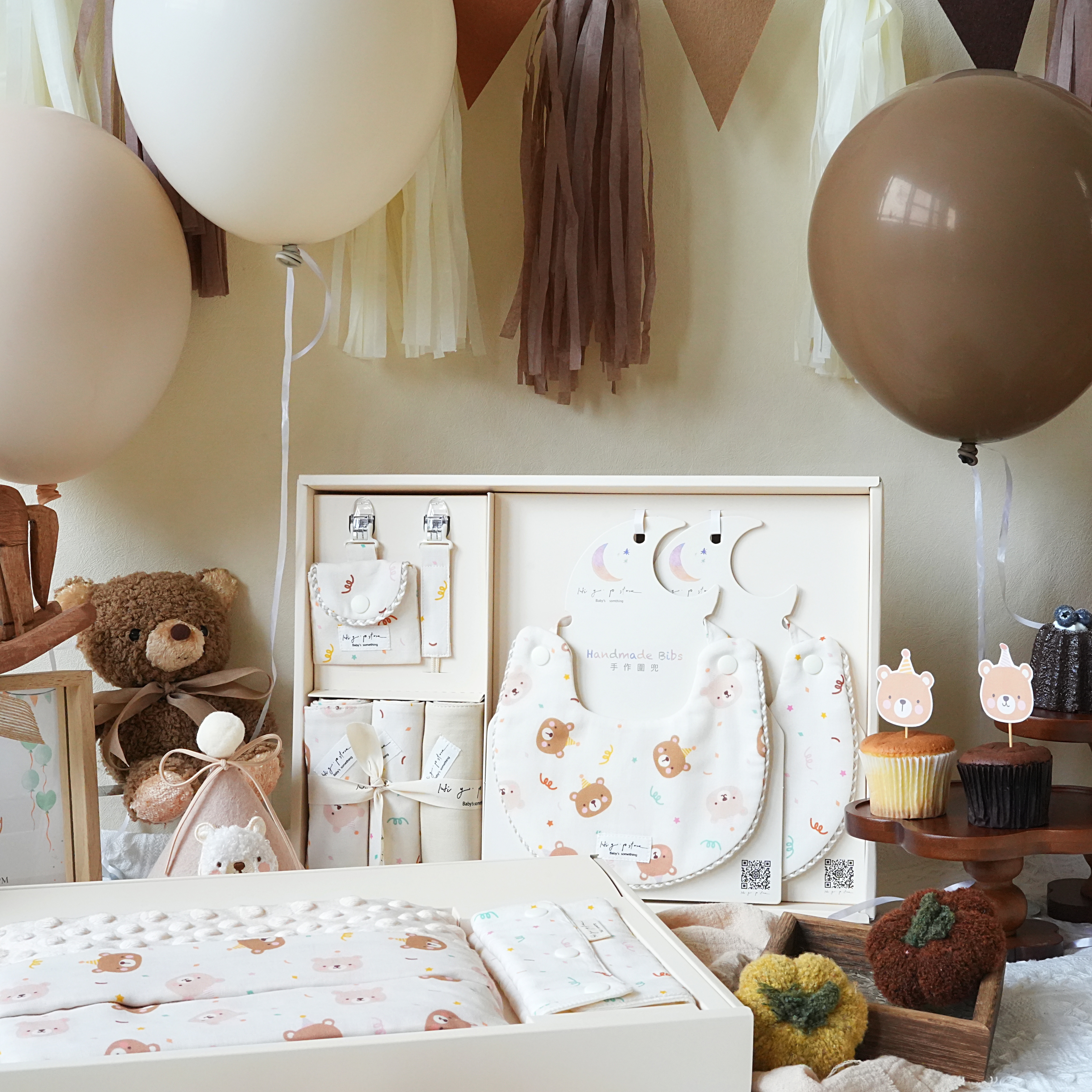 Hi Y.P store-彌月禮盒收涎推薦組-獨家設計-派對小熊