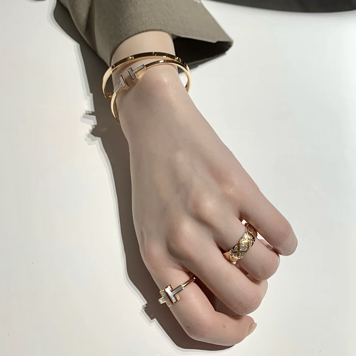 18k”經典雙T玫瑰白玉貝”高奢定製開口戒