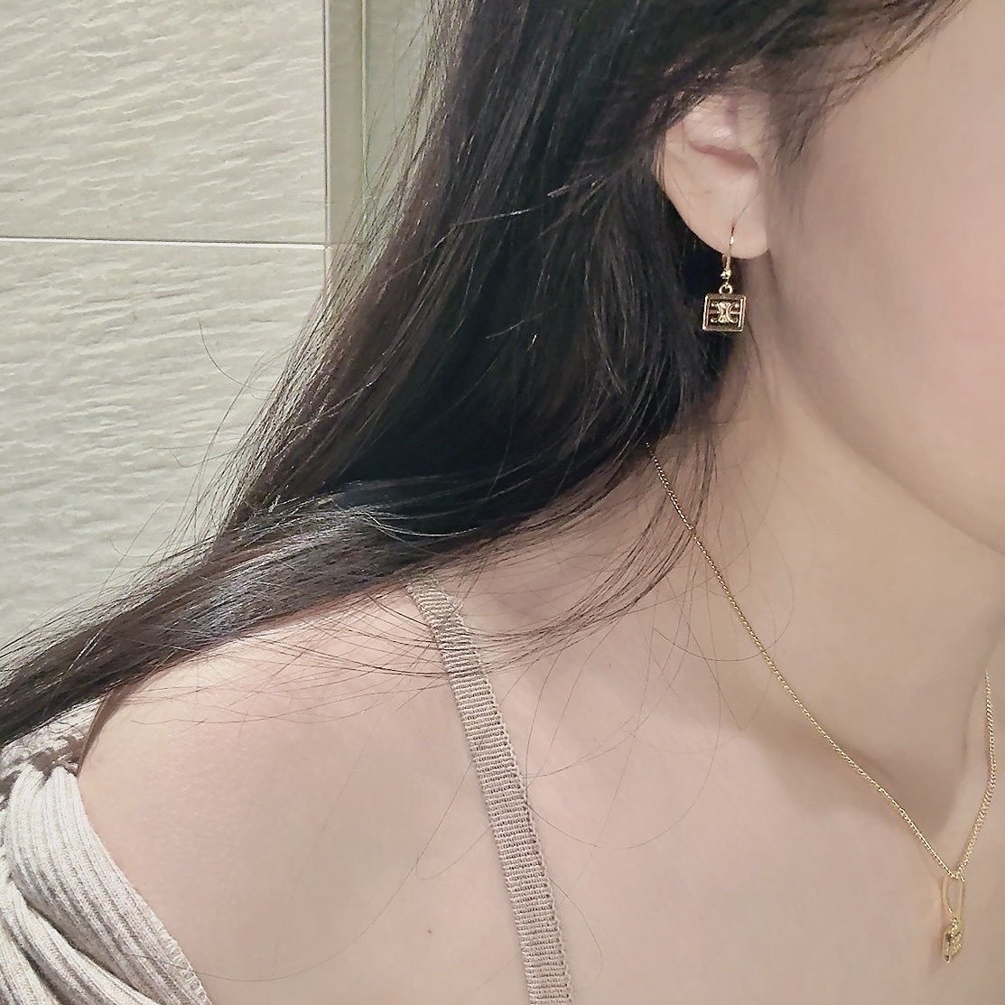 18k小凱旋門愛心”翻轉小方塊不對稱耳釦釘/小墜