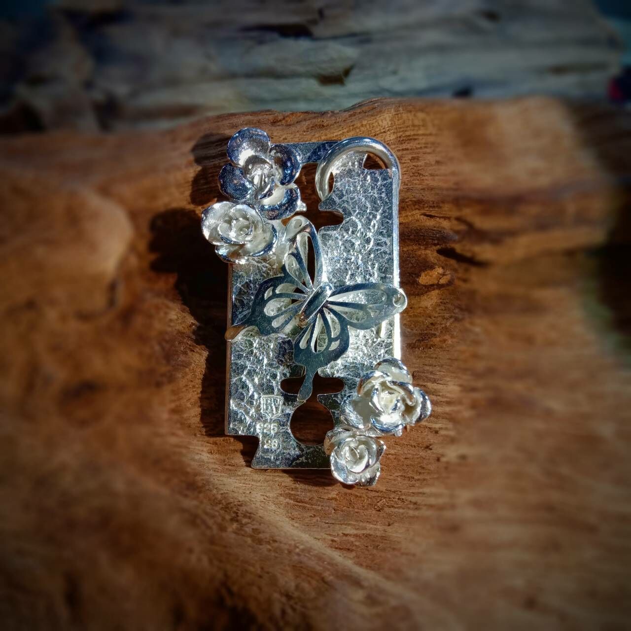 *Black Venom Jewelry- Freedom & Prayer 純銀多肉小花蝴蝶刀片吊墜