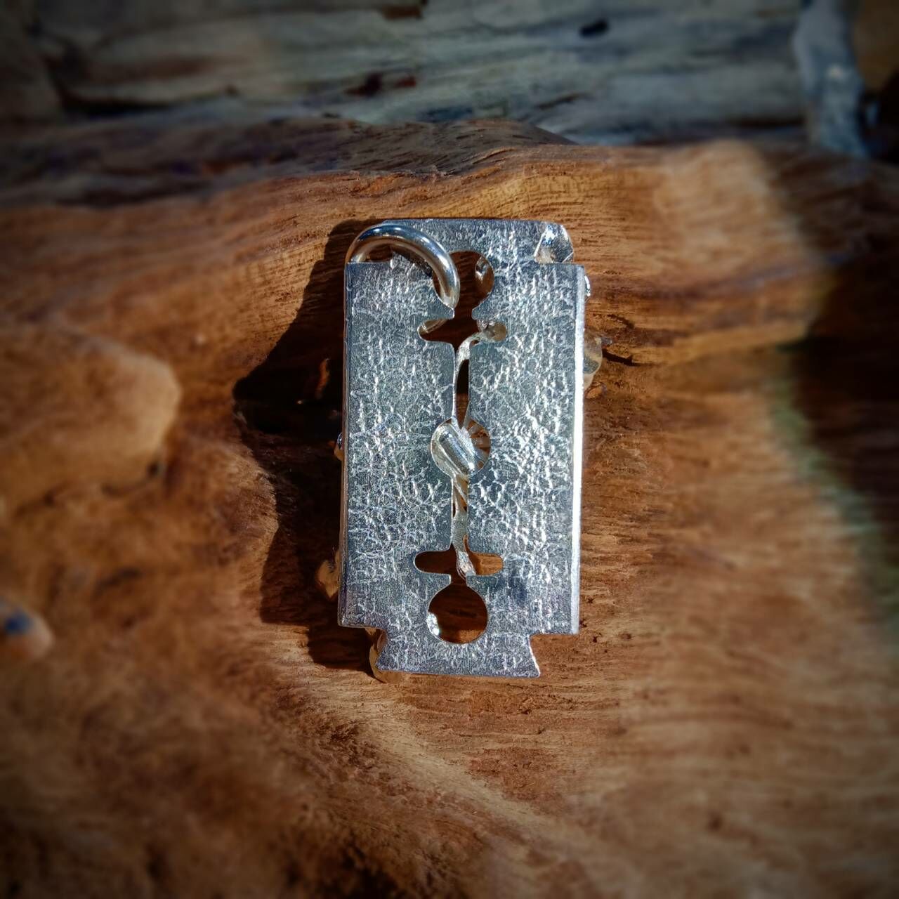 *Black Venom Jewelry- Freedom & Prayer 純銀多肉小花蝴蝶刀片吊墜