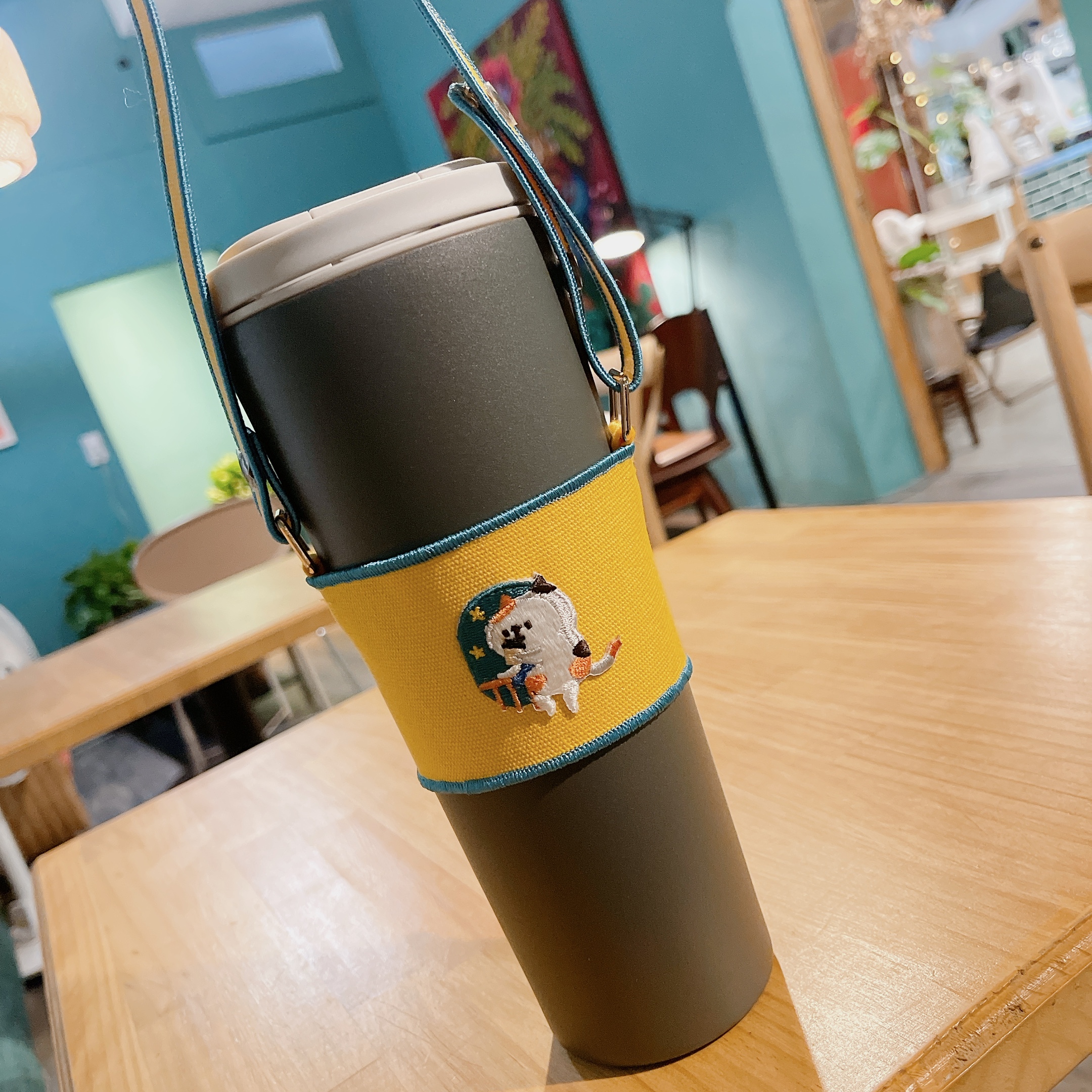 【Littdlework動物園-黃色-貓咪喝茶】刺繡飲料提袋（不含撞色杯）