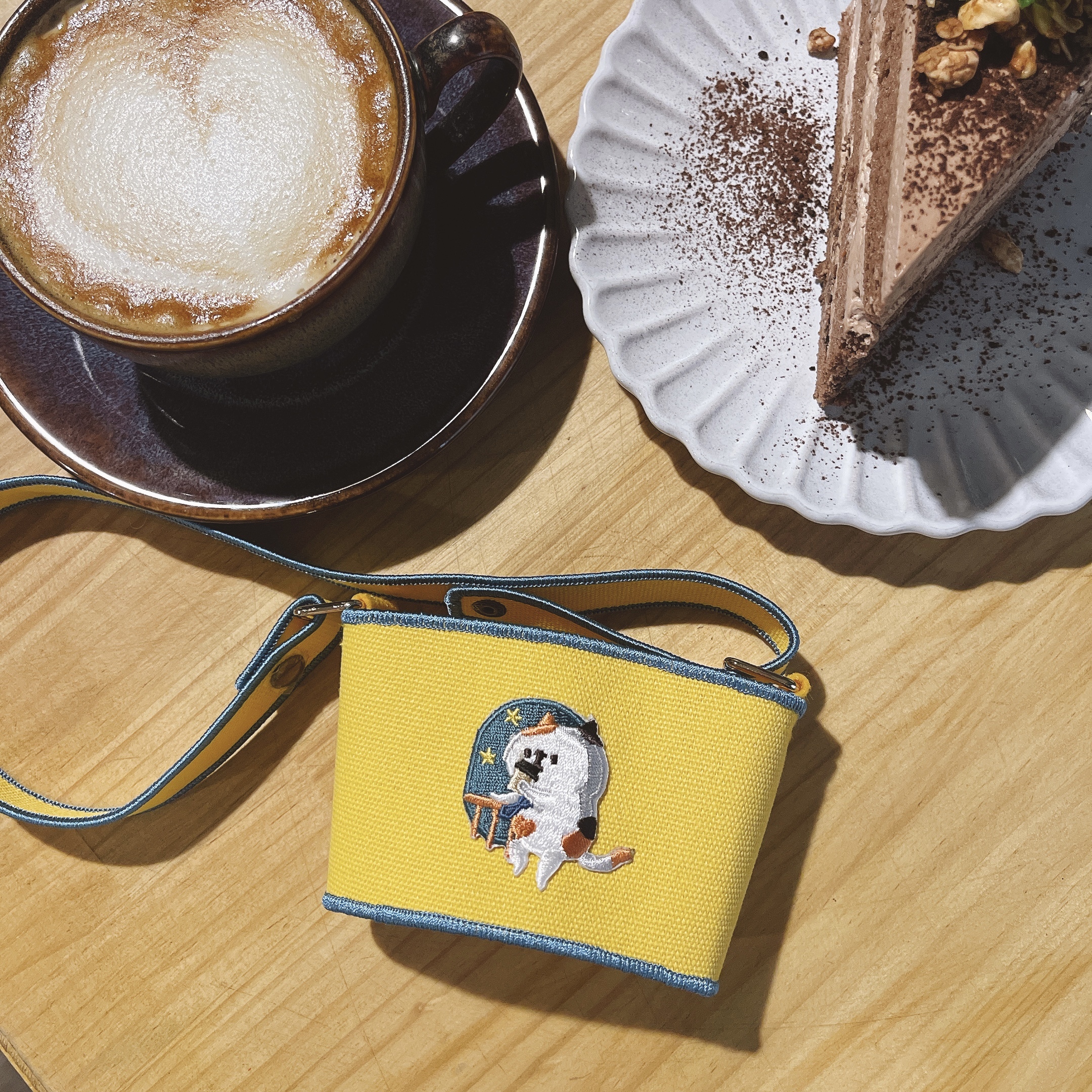 【Littdlework動物園-黃色-貓咪喝茶】刺繡飲料提袋（不含撞色杯）