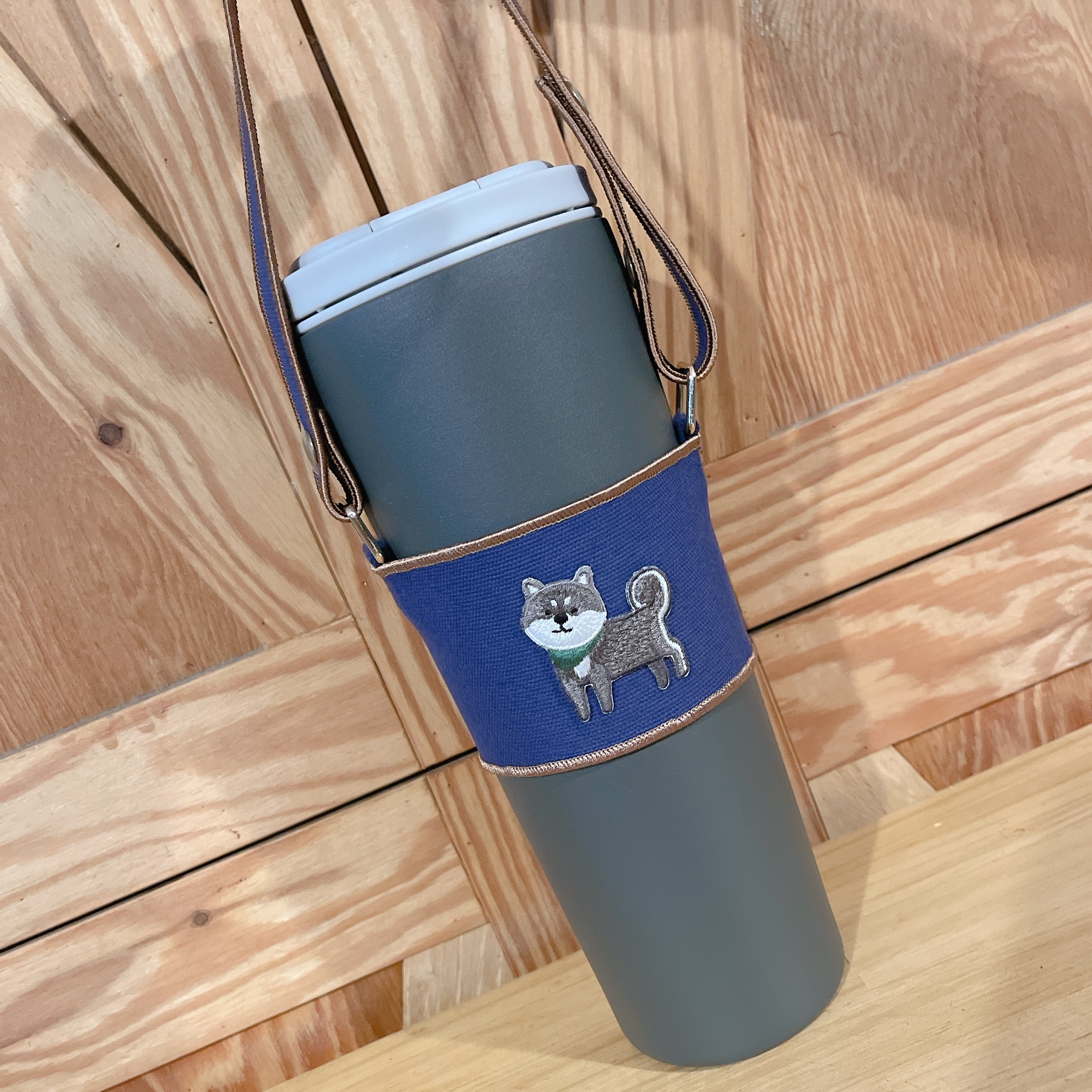 【Littdlework動物園-藍色-黑色柴柴】刺繡飲料提袋（不含撞色杯）