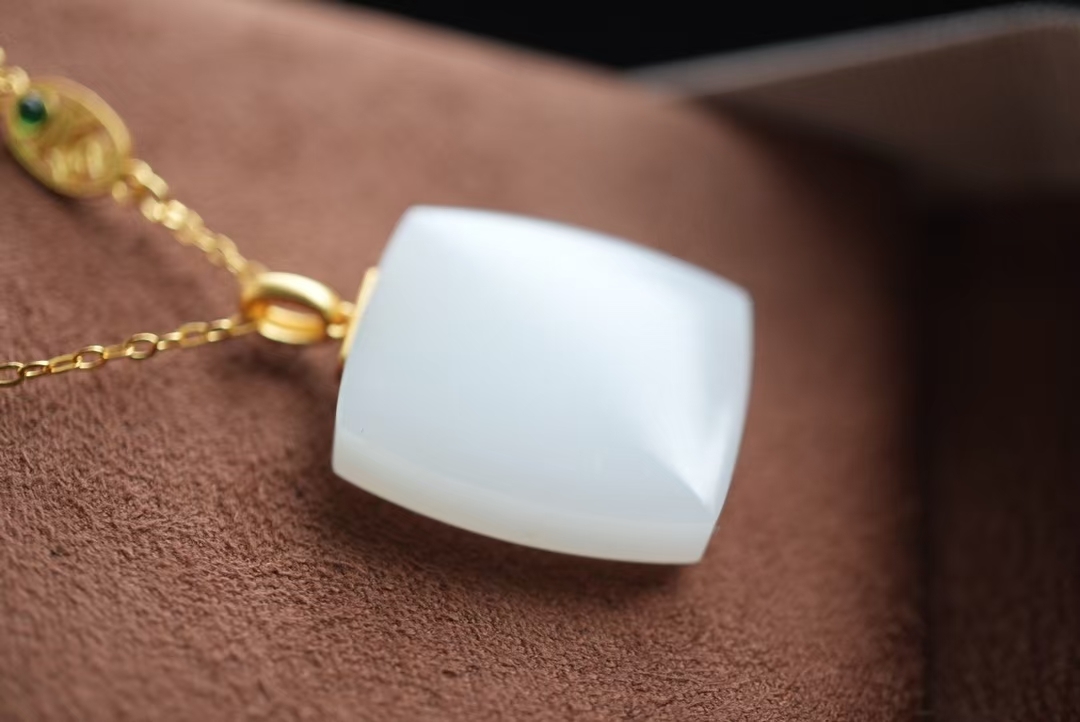 J2390 和田玉羊脂玉平安無事牌吊墜