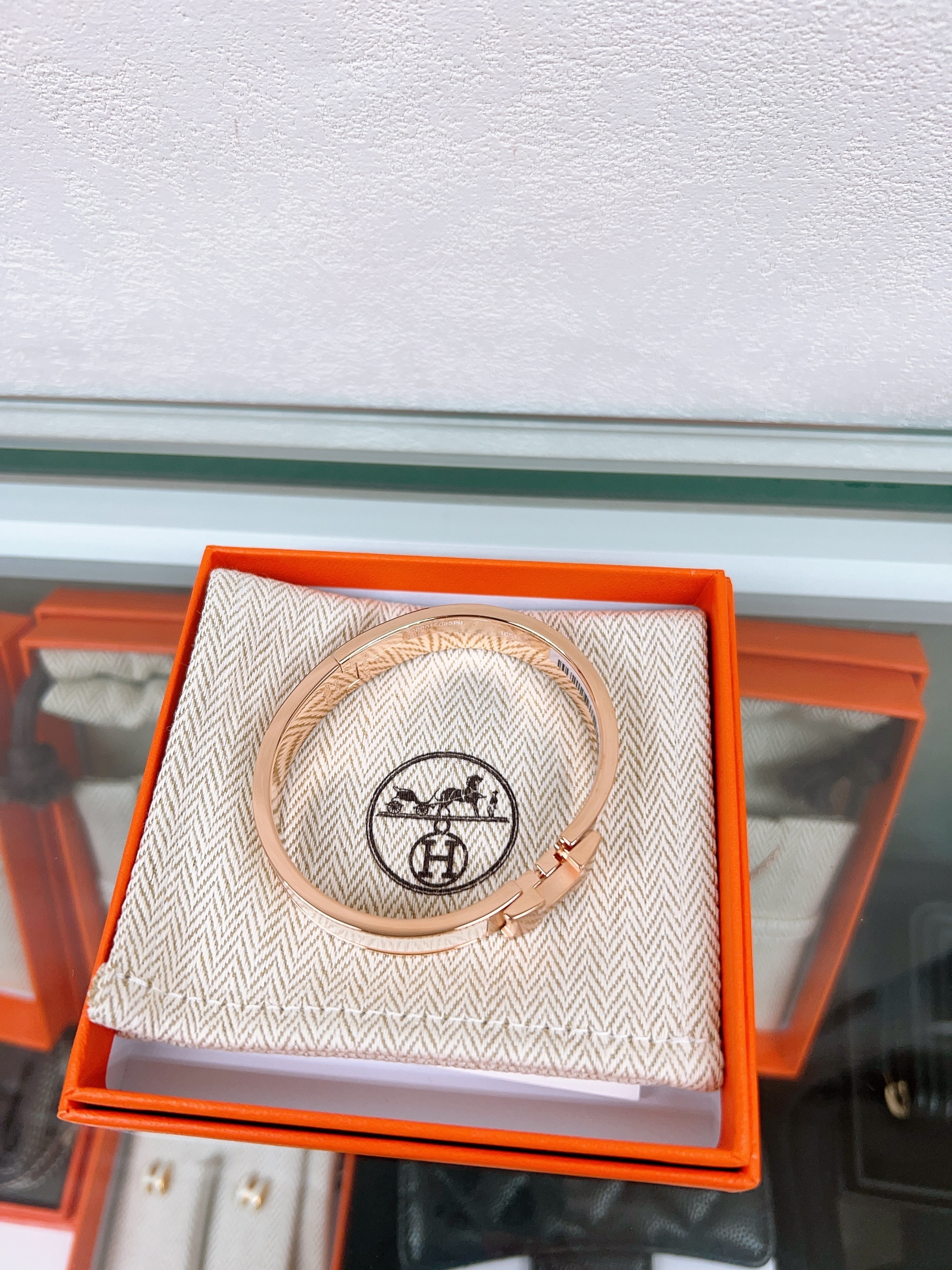 *Brand New* Hermes clic h bracelet pm (creme/ rose gold)