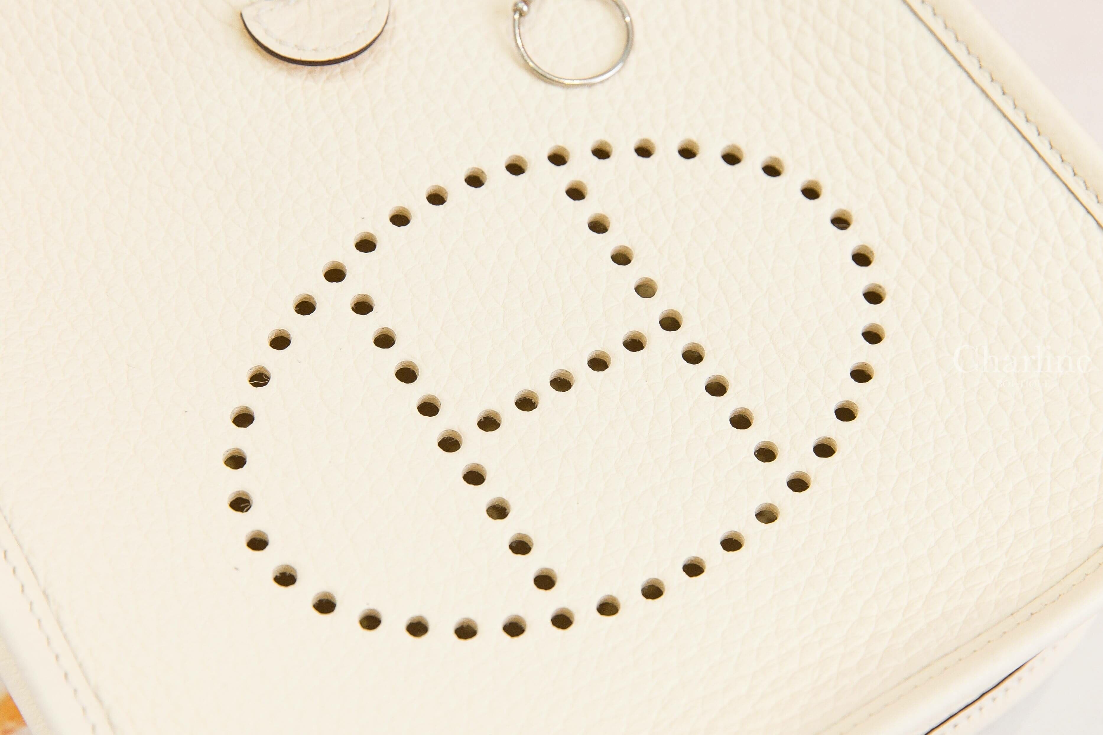 Hermès Evelyne TPM 16cm I2 Nata Taurillon Clemence 奶油白金釦簍空洞洞肩背包