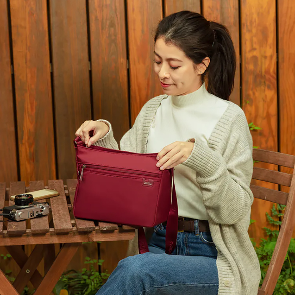 beside u GOAL 斜肩包 防盜錄防潑水 大容量船型包 輕量女包 BAB2303