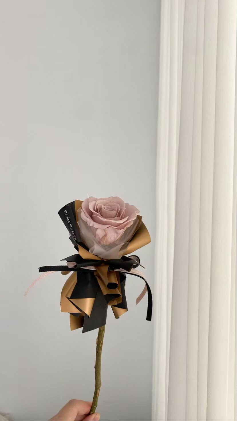 單隻永生玫瑰-燕麥拿鐵