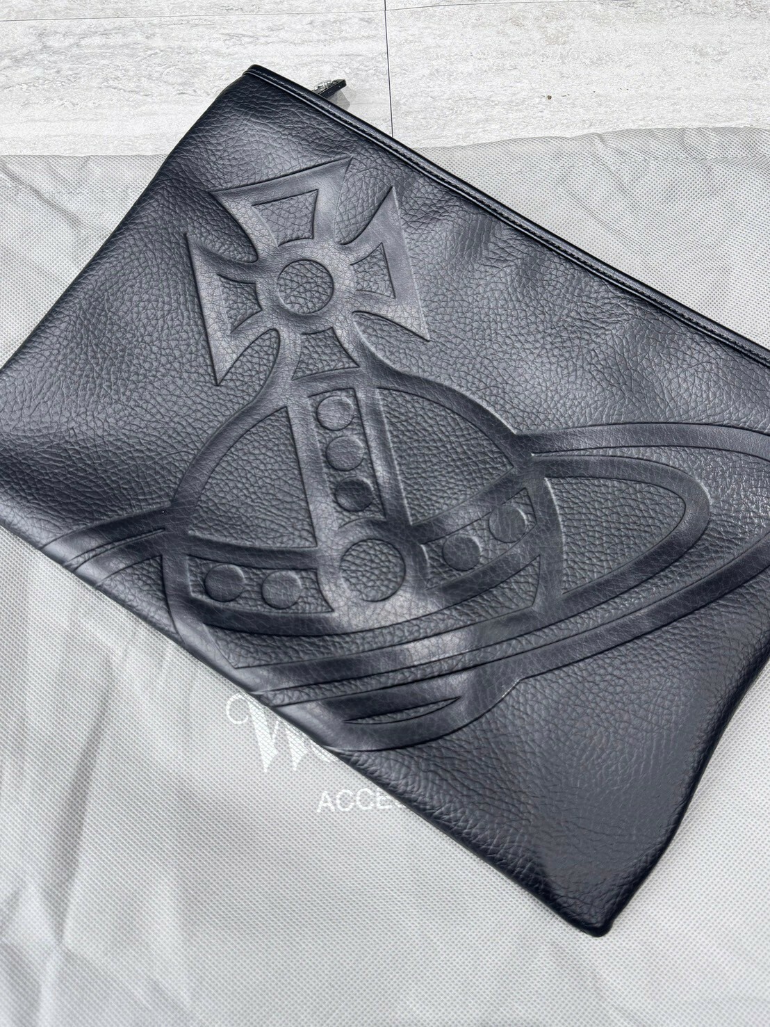 Vivienne Westwood 土星大Logo皮革手拿包