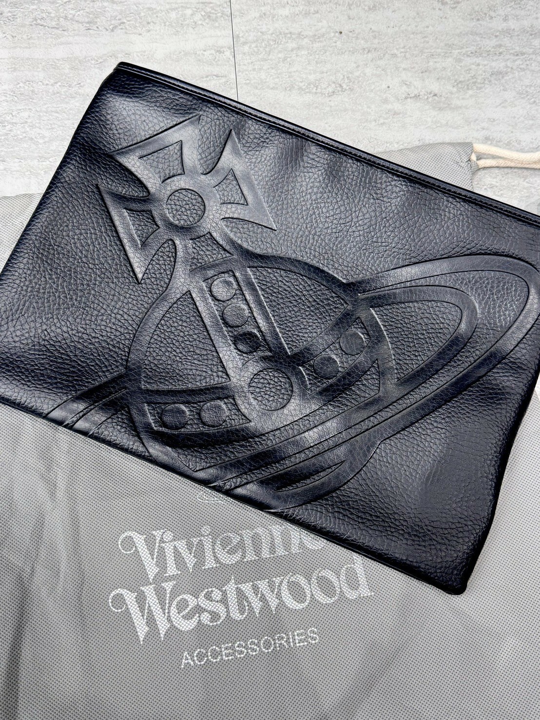 Vivienne Westwood 土星大Logo皮革手拿包