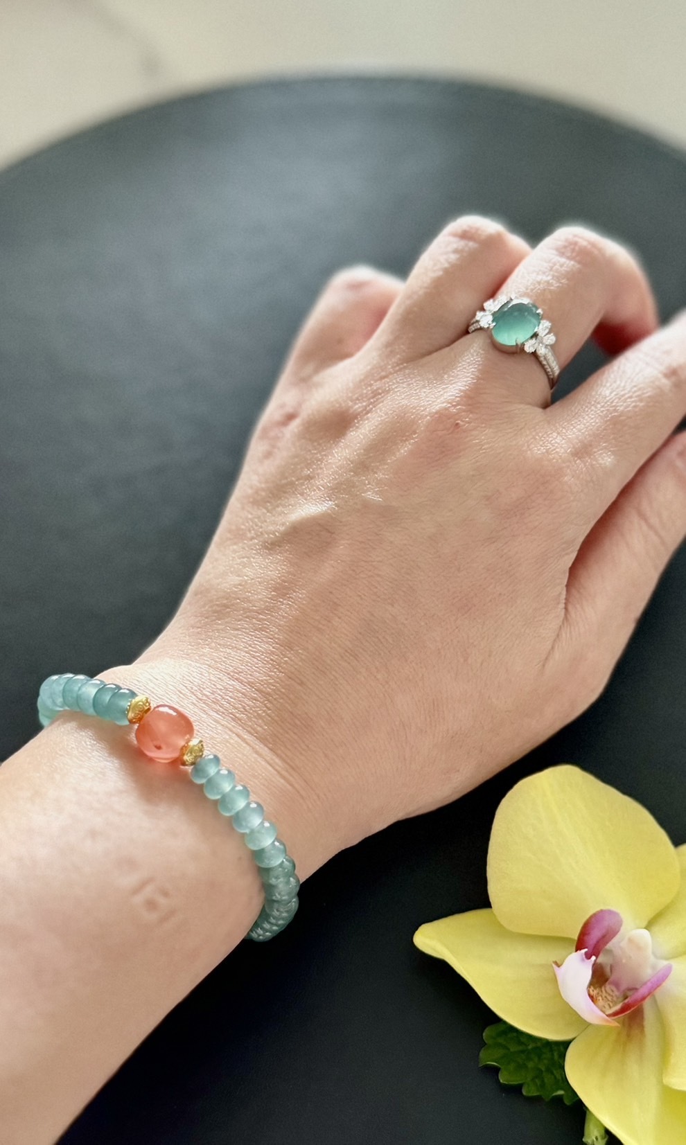 湖水藍翡翠珠串（南紅橢圓珠款）