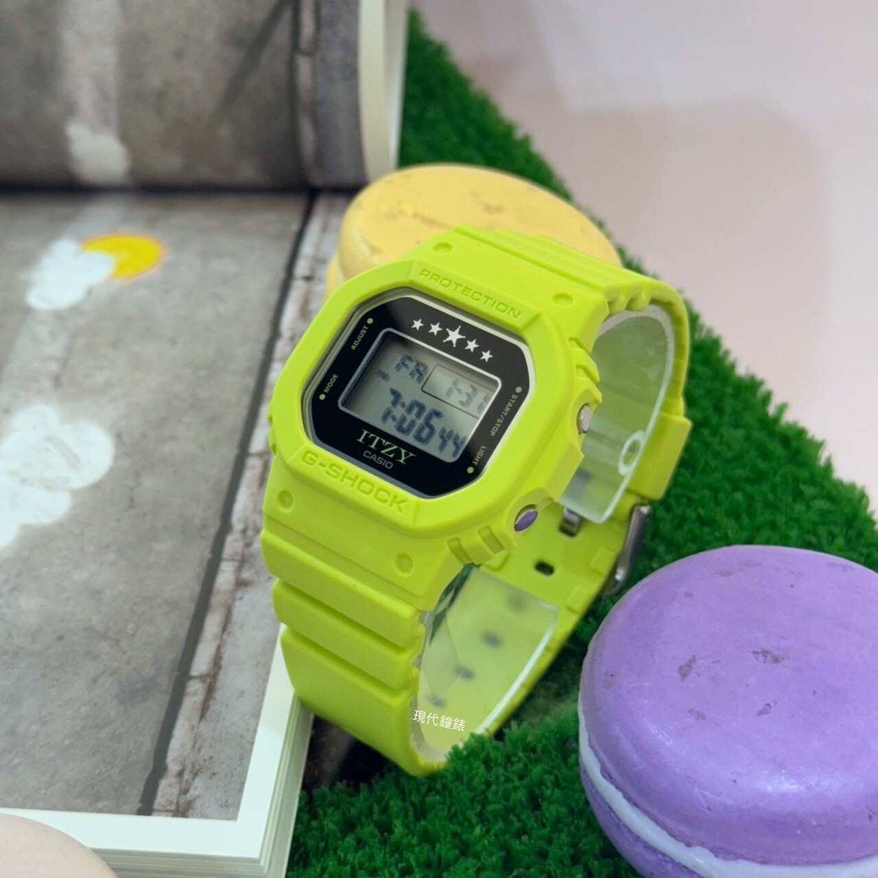 【G-SHOCK】G-SHOCK x ITZY聯名款 ITZY聯名時尚萊姆綠方型數位電子錶 GMD-S5610IT-3 40.5mm 現代鐘錶