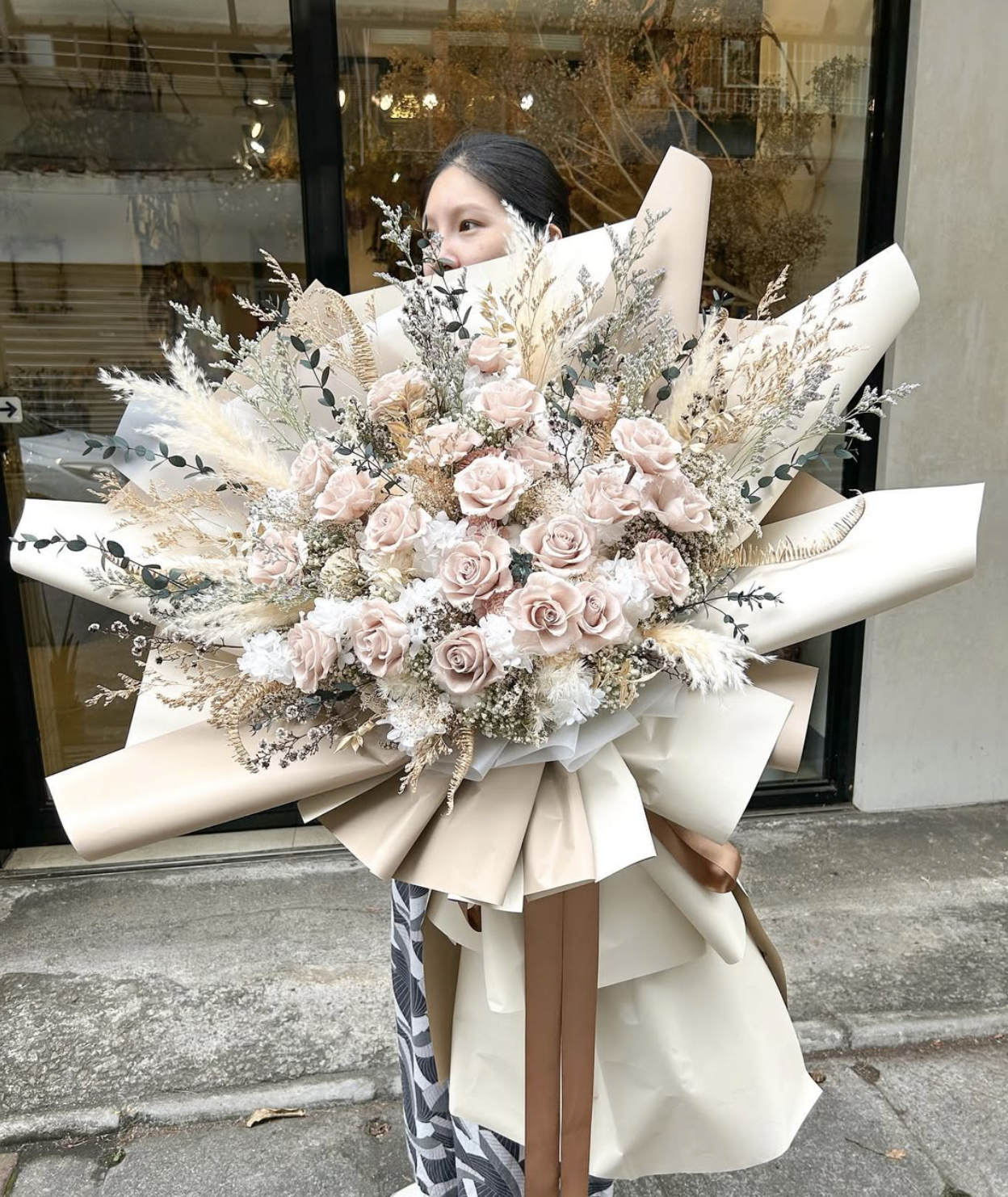 奶茶色花束,奶茶色巨大作品推薦,奶茶色玫瑰花