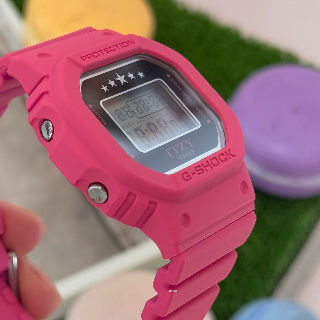 【G-SHOCK】G-SHOCK x ITZY聯名款 ITZY聯名時尚搖滾桃紅方型數位電子錶 GMD-S5610IT-4A 40.5mm 現代鐘錶
