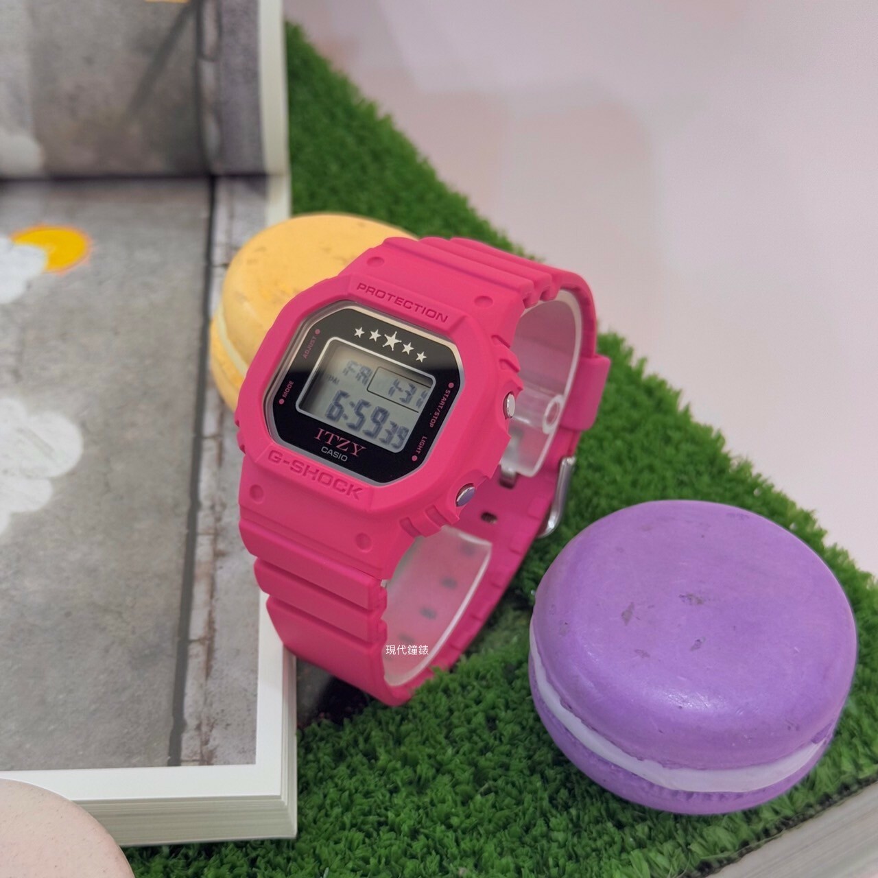 【G-SHOCK】G-SHOCK x ITZY聯名款 ITZY聯名時尚搖滾桃紅方型數位電子錶 GMD-S5610IT-4A 40.5mm 現代鐘錶