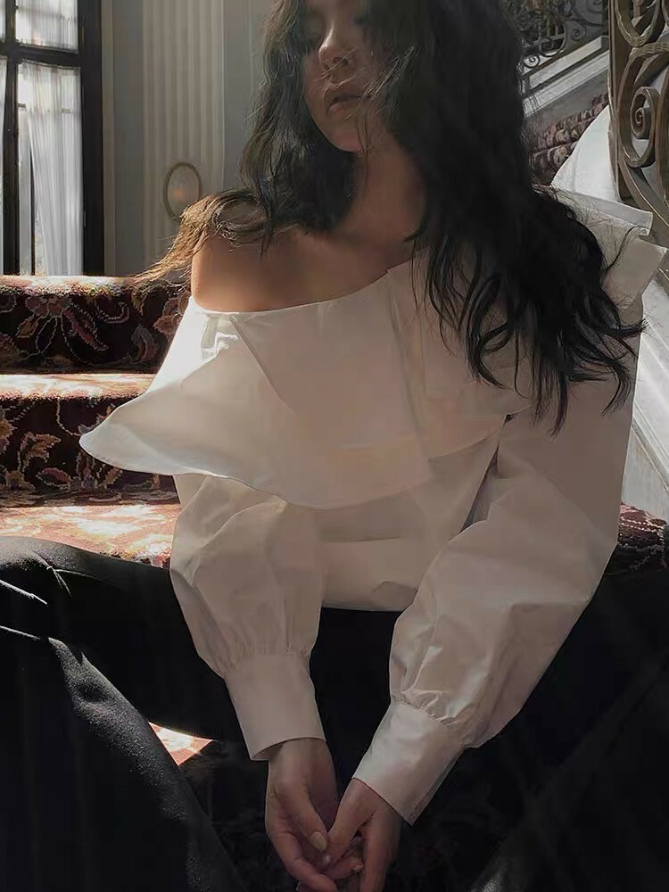 雲朵白單邊露肩雙層荷葉領片造型上衣S-M (Elegant & Love)