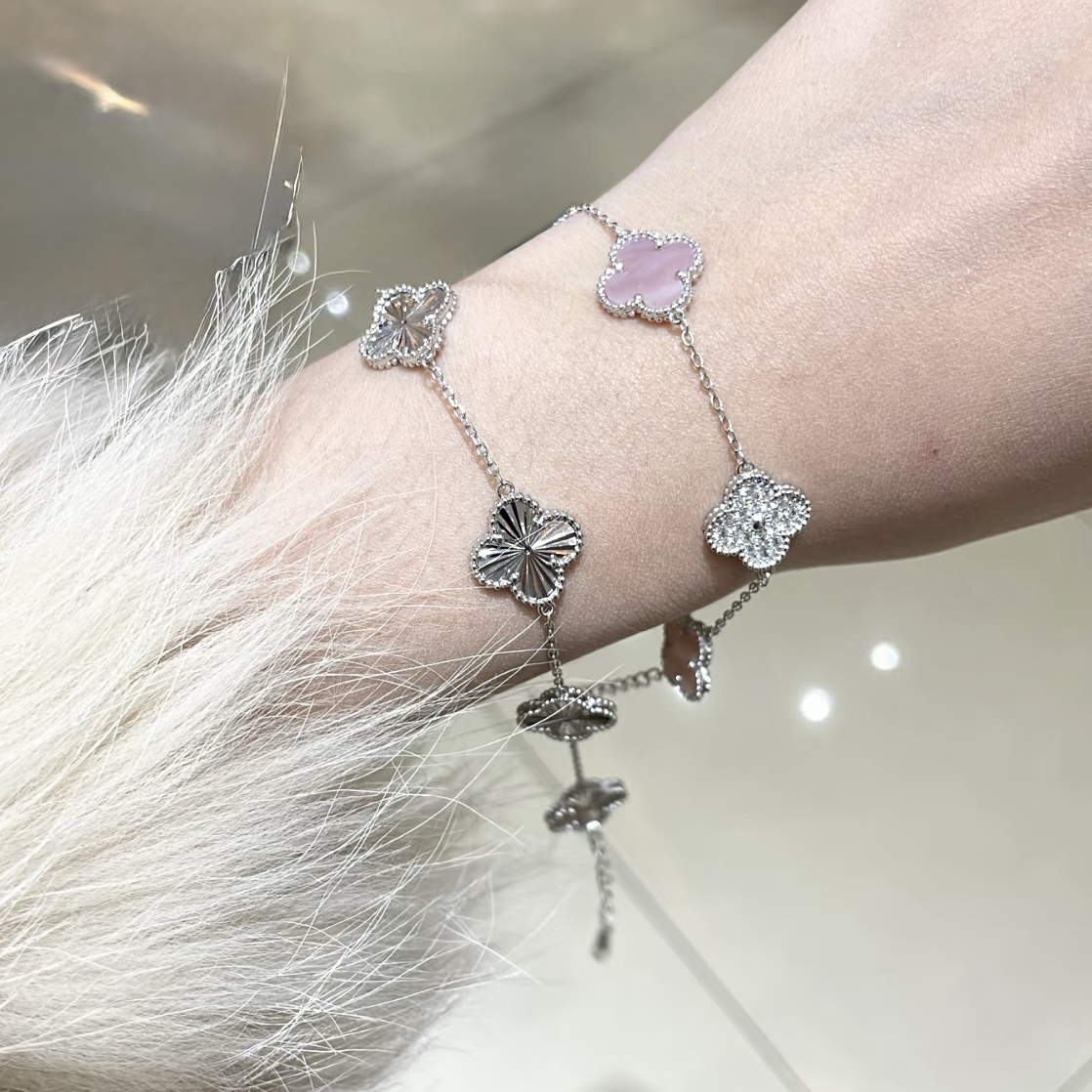 18k粉母貝滿鑽四葉草”五花高奢定製手鍊