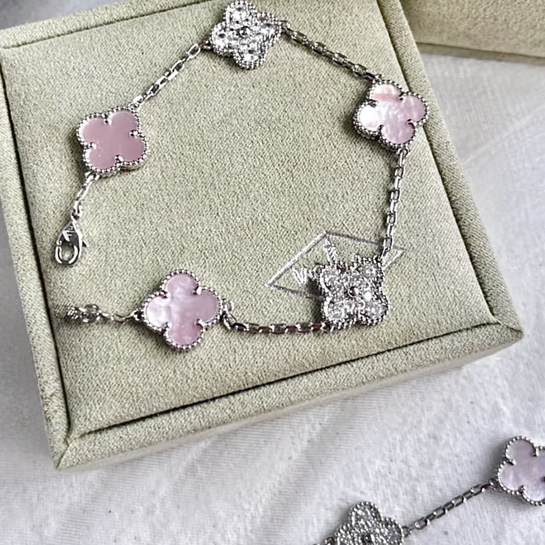 18k粉母貝滿鑽四葉草”五花高奢定製手鍊