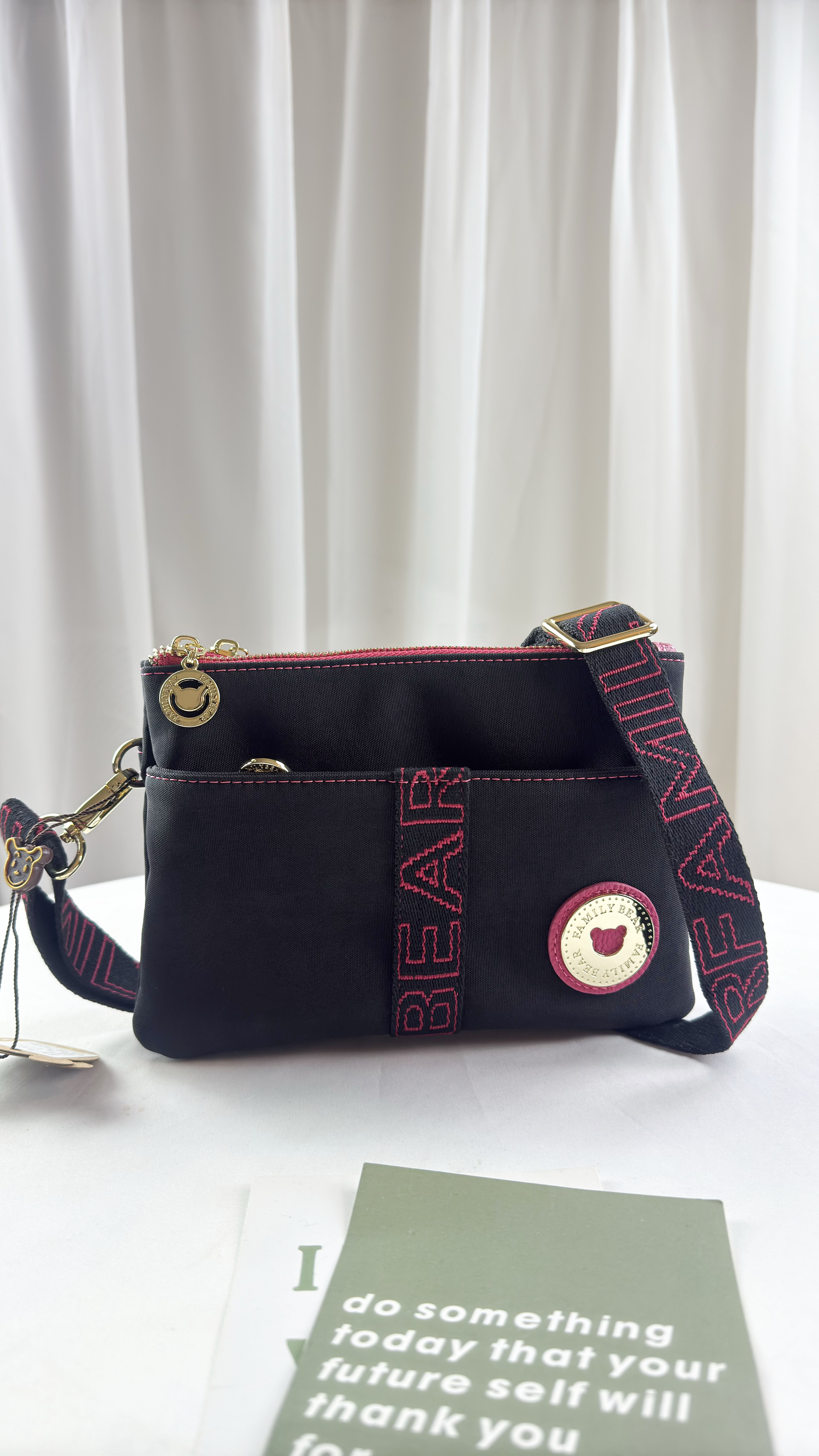 FamilyBear 黑桃拼色防潑水側背包  #2835