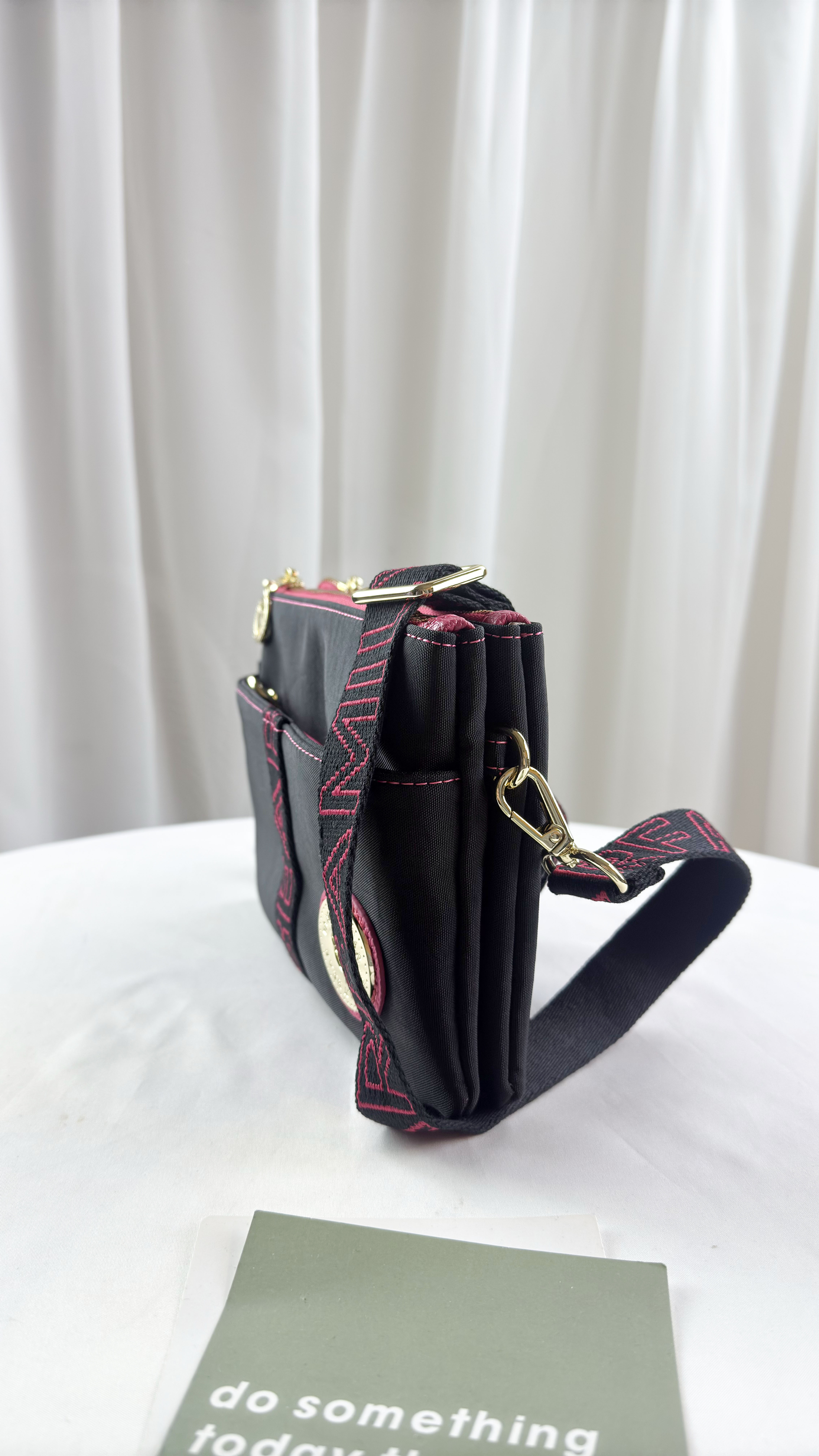 FamilyBear 黑桃拼色防潑水側背包  #2835