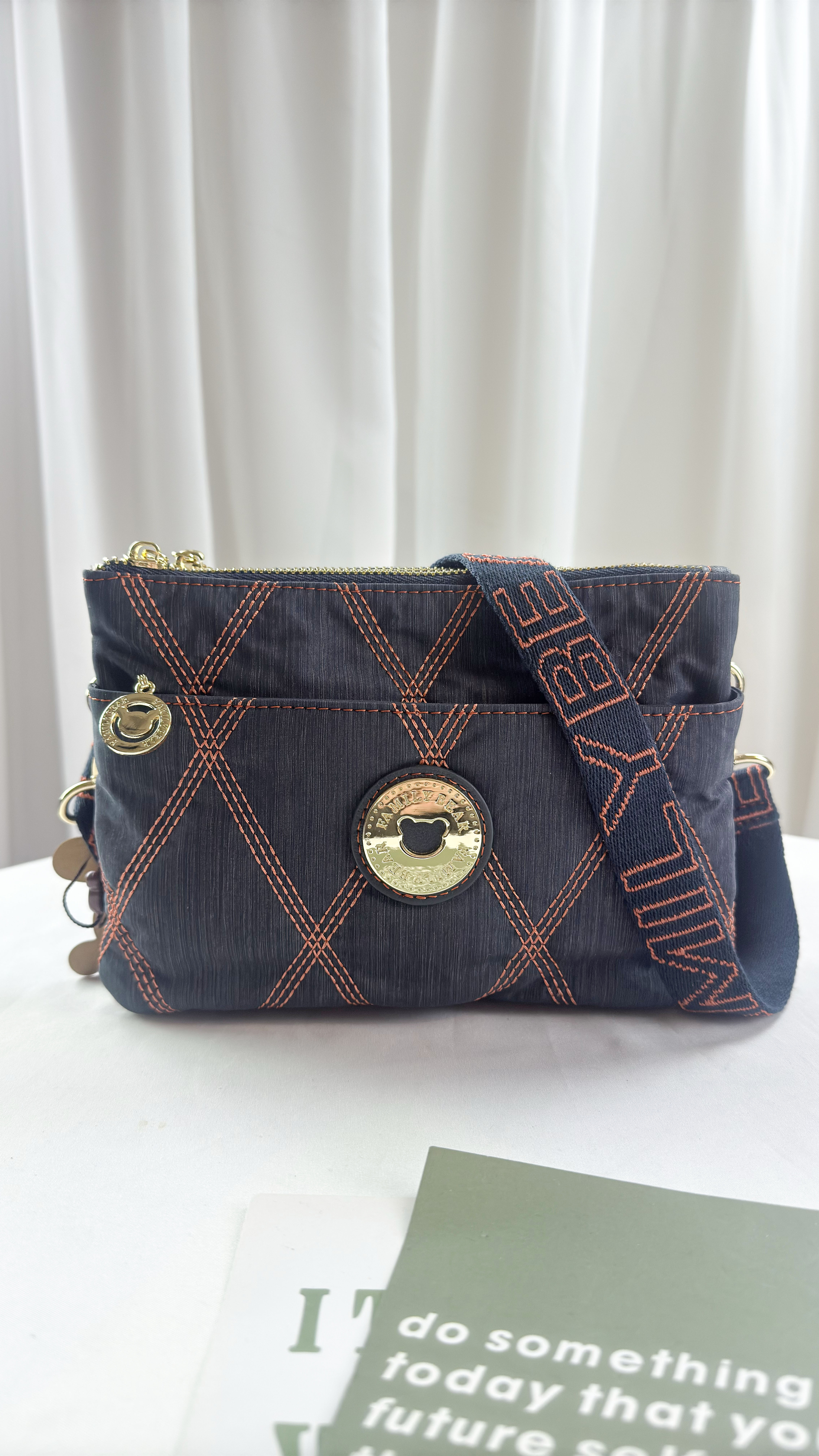 FamilyBear 藍橙拼色防潑水側背包  #2835