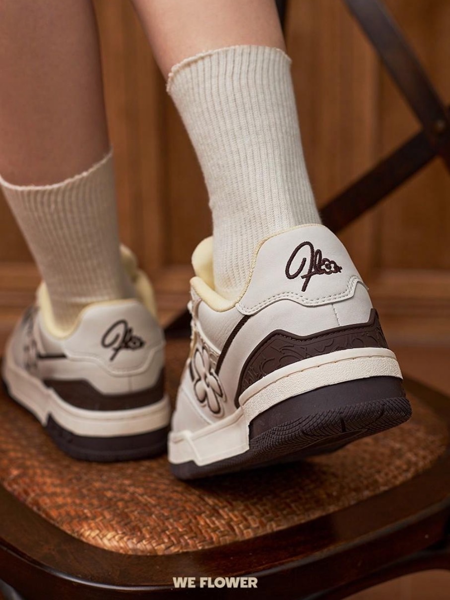 WE FLOWER 小花鞋 x 藝術家聯名 奶咖巧克力