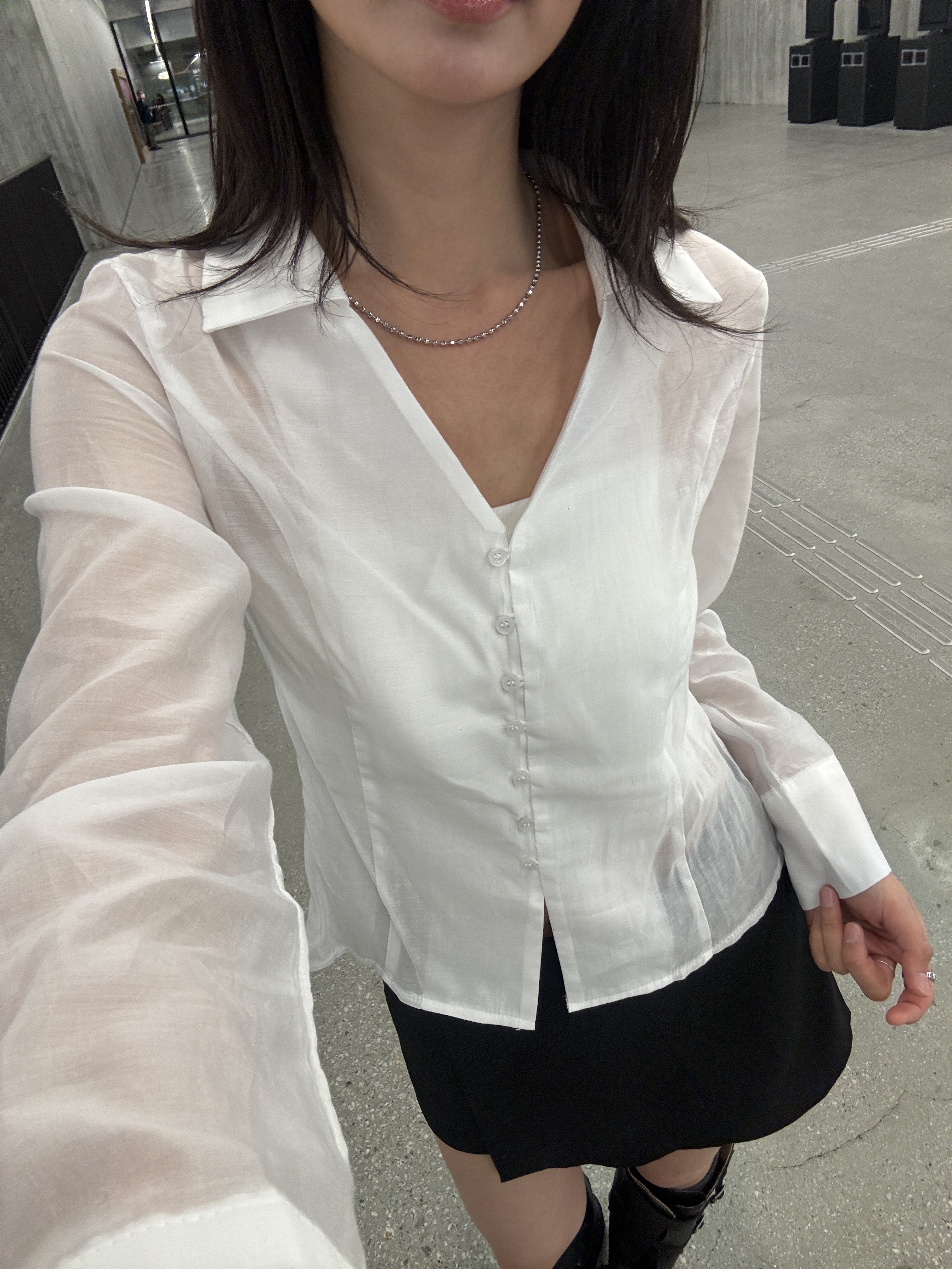 ((訂購)小透視V領裇衫 T0301 (白/黑)