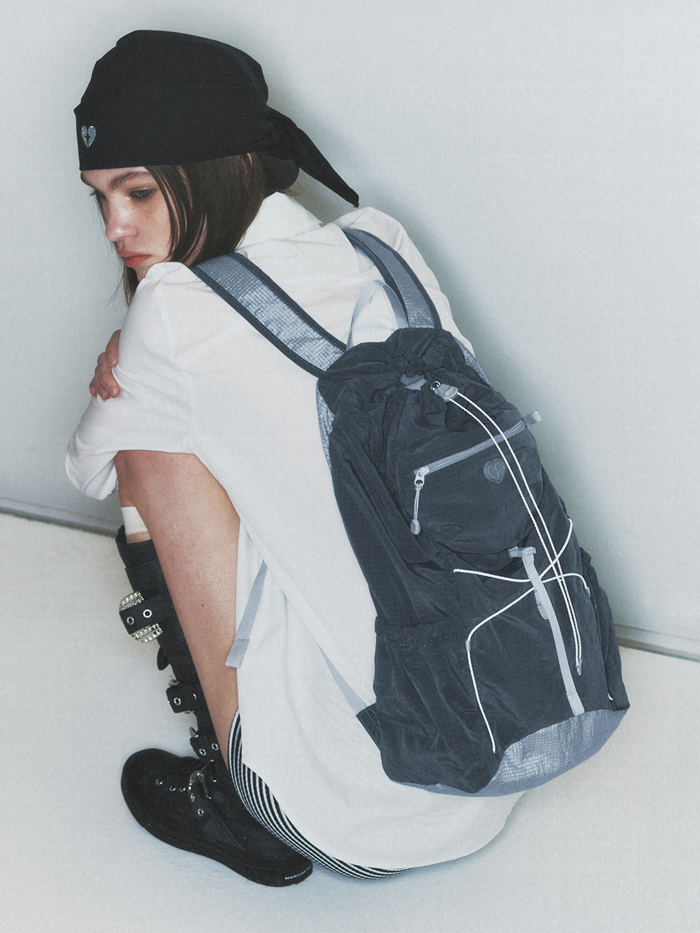 fennec - AIRY POCKET BACKPACK (CHARCOAL)
