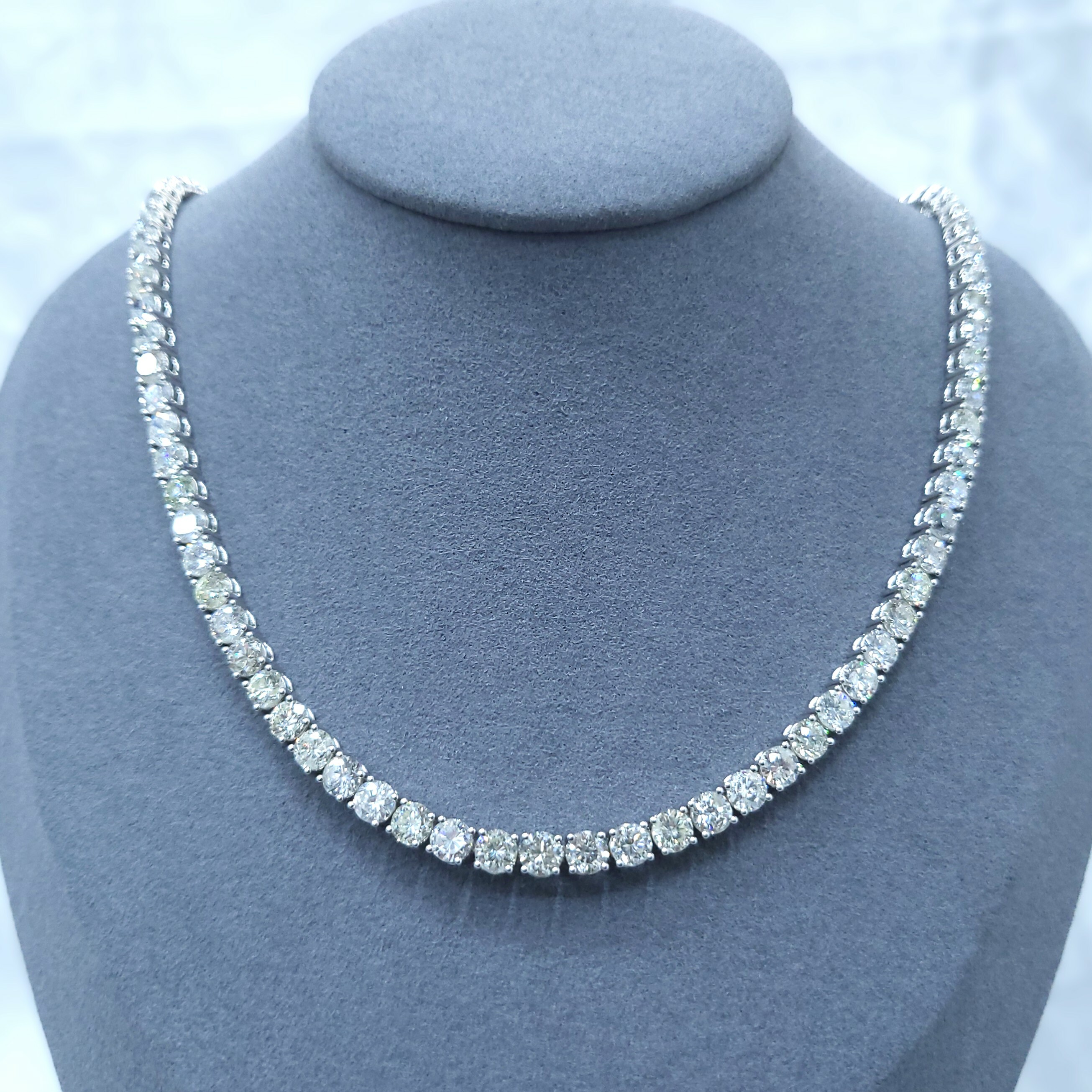18K White Gold 29.96ct Diamond Necklace