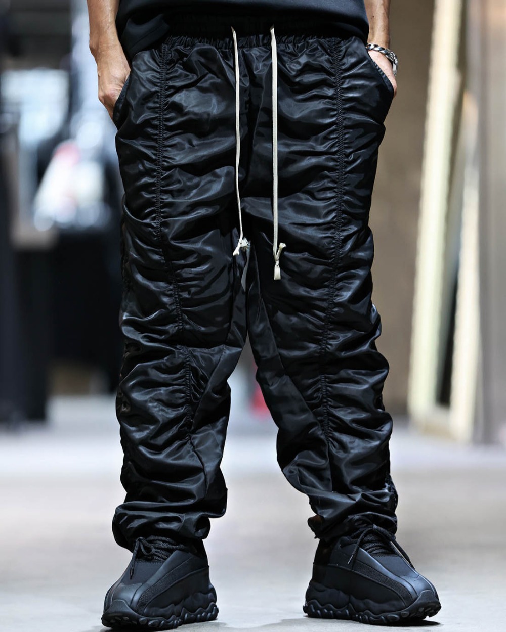 褶皺亮面尼龍燈籠褲