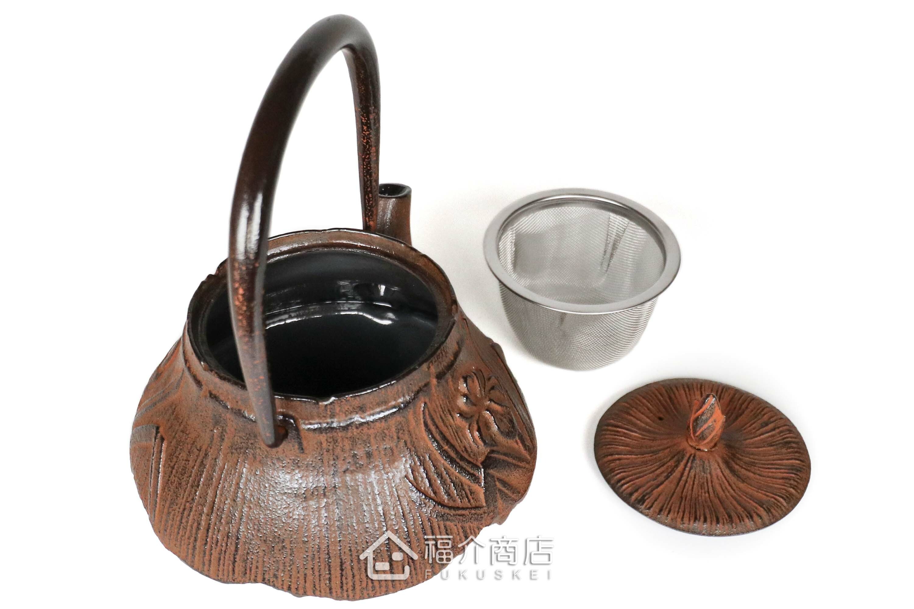 岩戶鑄工所製作的日本泡茶壺,菖蒲紋樣造型壺身