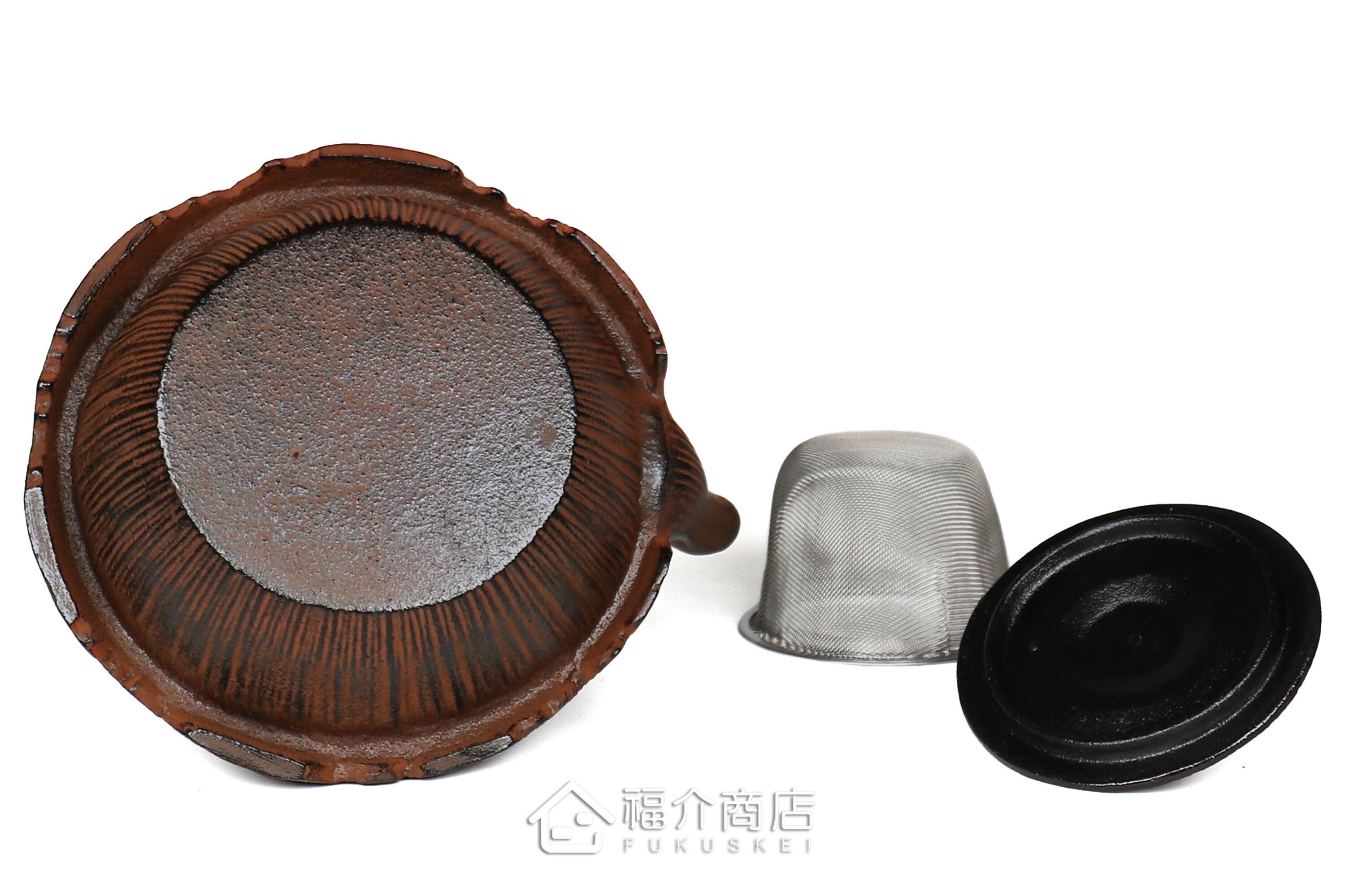 岩戶鑄工所製作的日本泡茶壺,菖蒲紋樣造型壺身