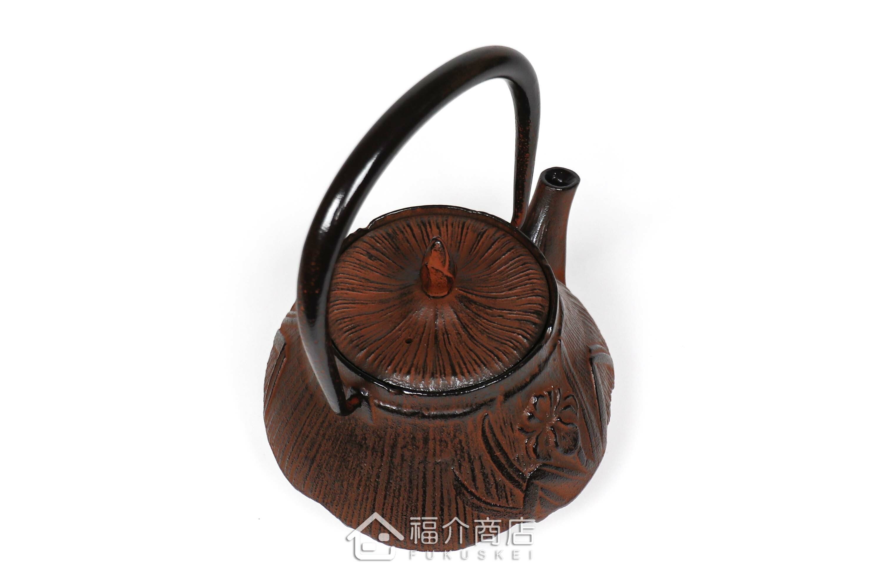 岩戶鑄工所製作的日本泡茶壺,菖蒲紋樣造型壺身