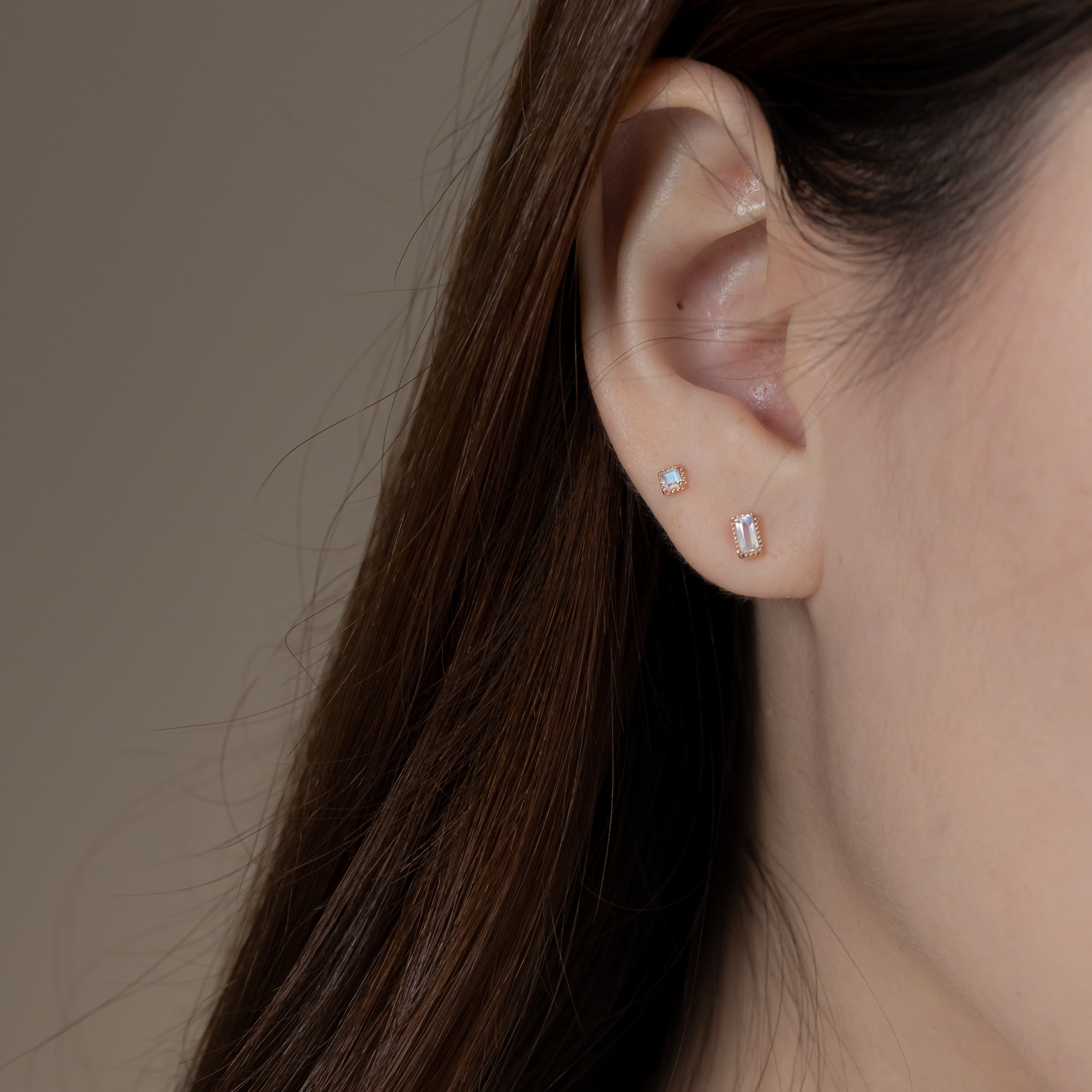 14K爪鑲細方月光石轉珠耳環