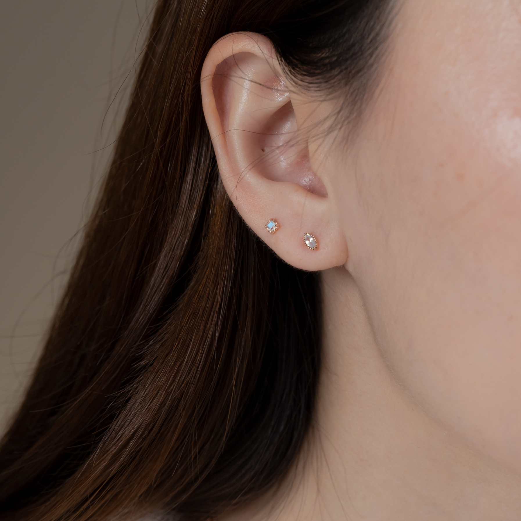 14K爪鑲眼形月光石轉珠耳環