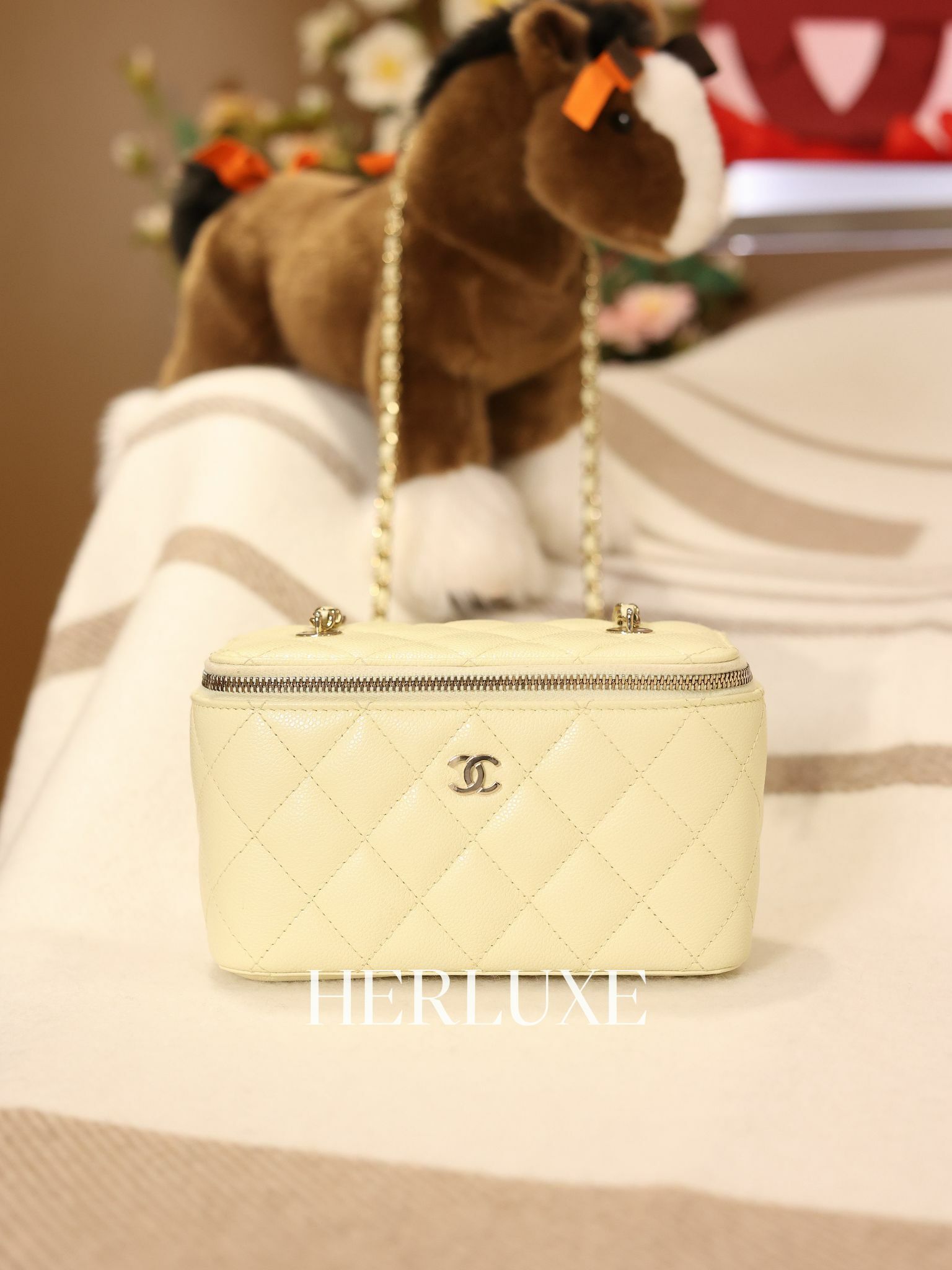 Chanel 長盒子化妝包自帶鏡子 99% new