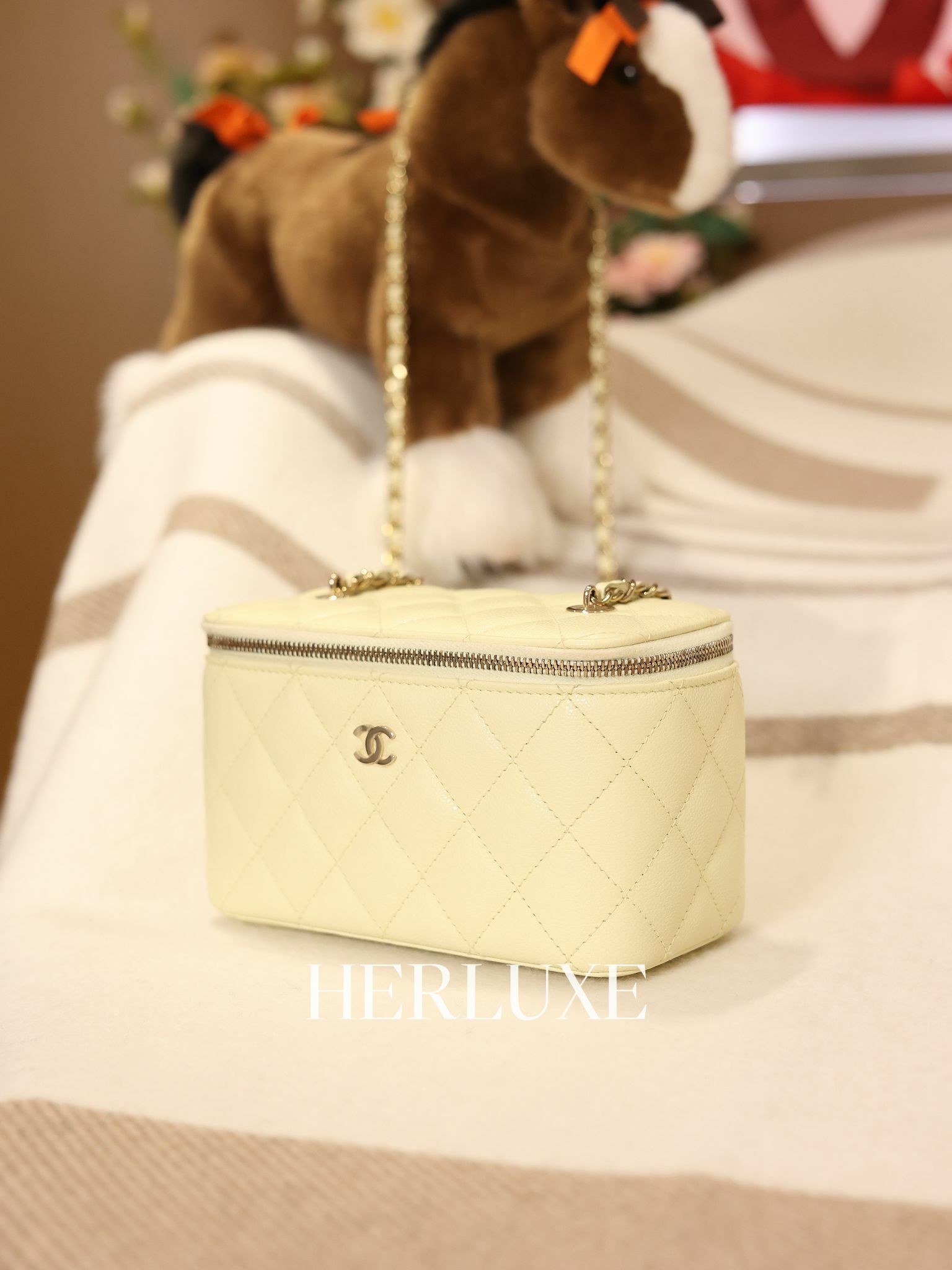 Chanel 長盒子化妝包自帶鏡子 99% new