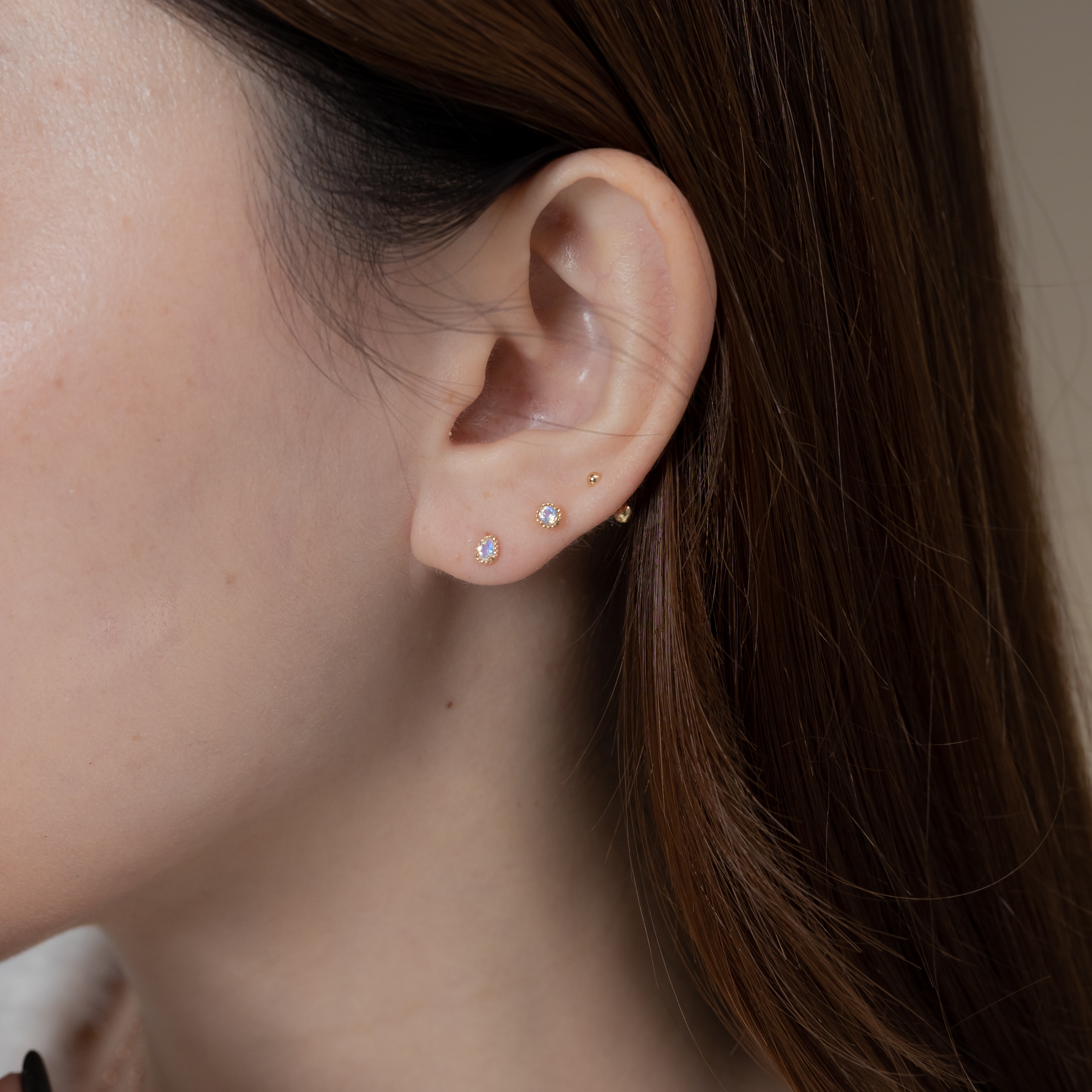 14K爪鑲小水滴月光石轉珠耳環