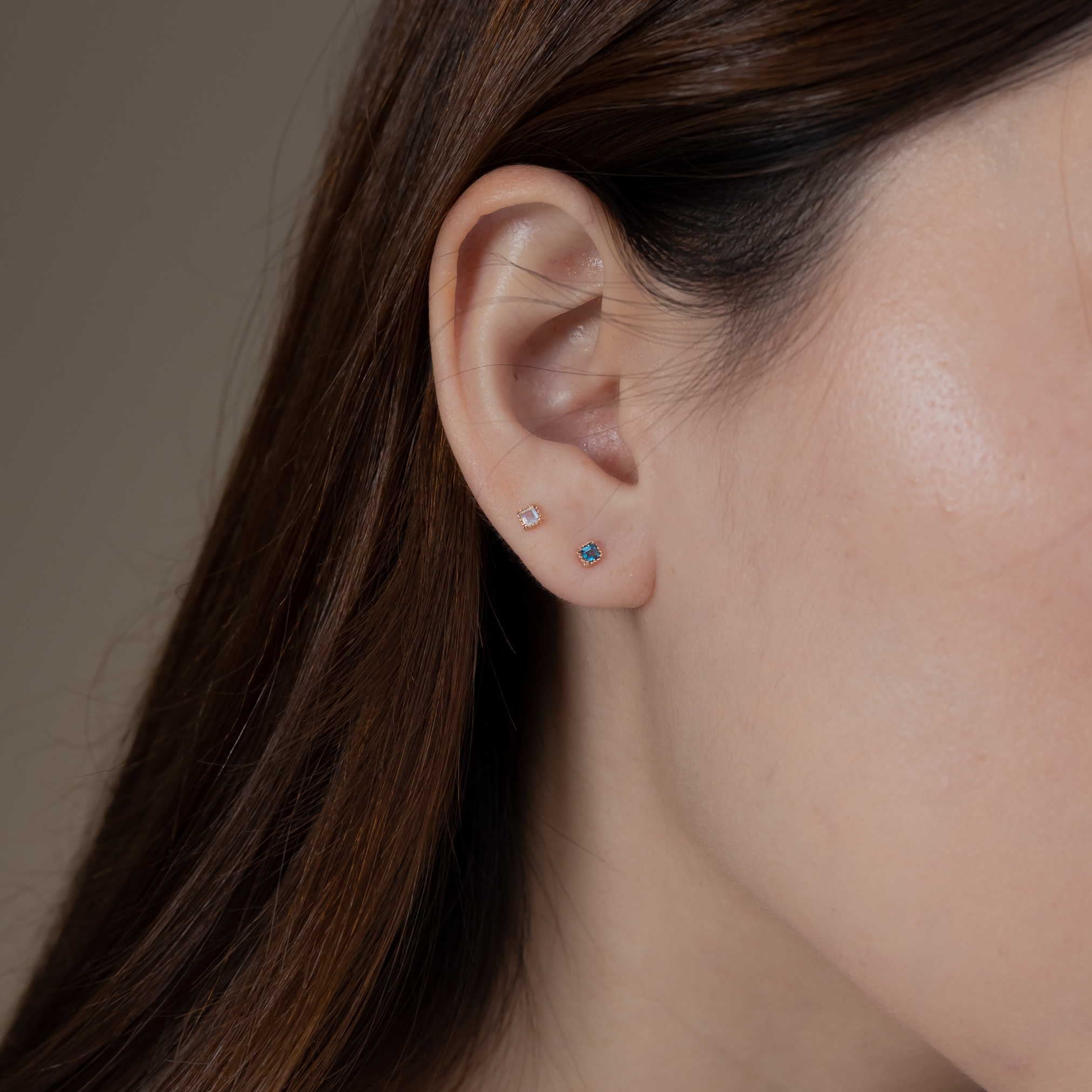 14K爪鑲小菱形倫敦托帕石轉珠耳環