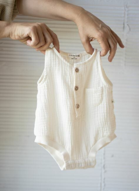 1+ in the family 棉質平紋包屁衣 YAGO ecru