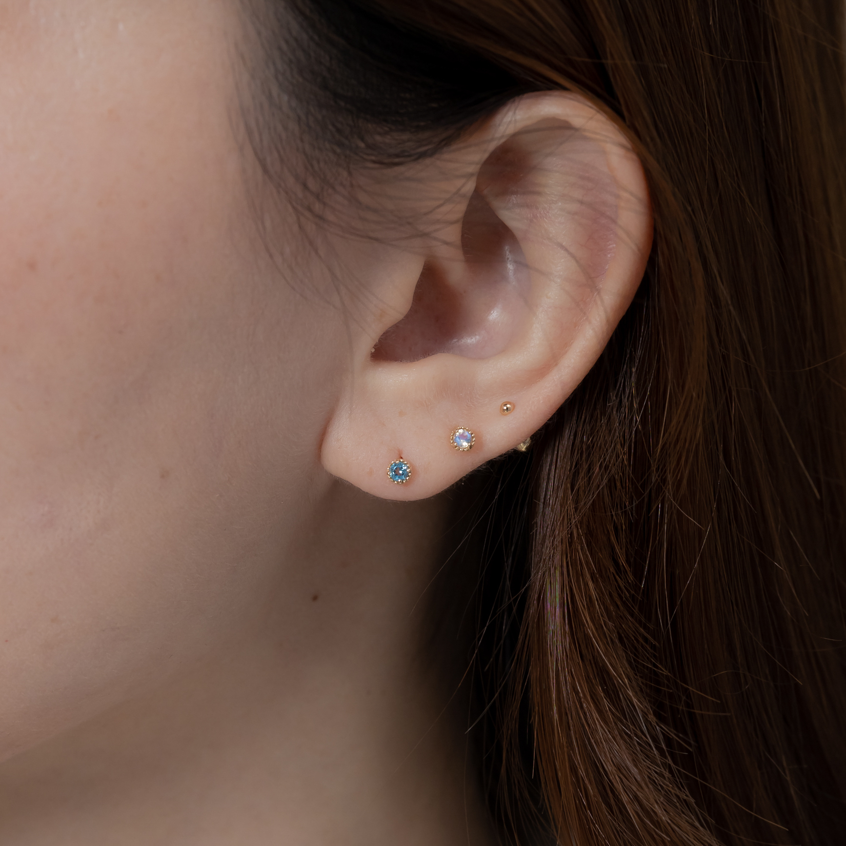 14K爪鑲小圓瑞士藍托帕石轉珠耳環