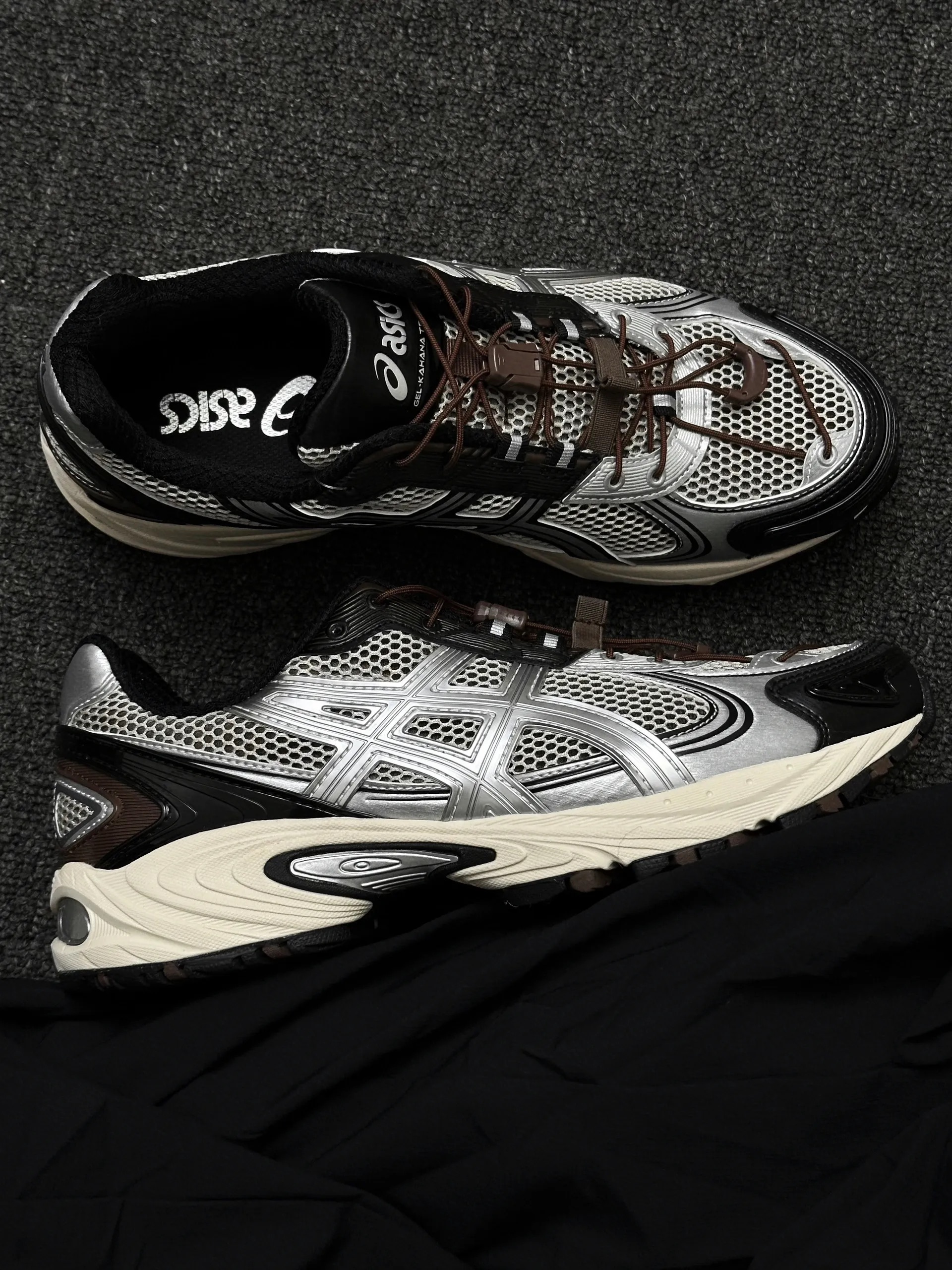 ASICS GEL-KAHANA TR V4 咖啡黑銀 棕色 奶油底 抽繩 金屬 Y2K 機能鞋 男女鞋 1203A716-020 / 預購