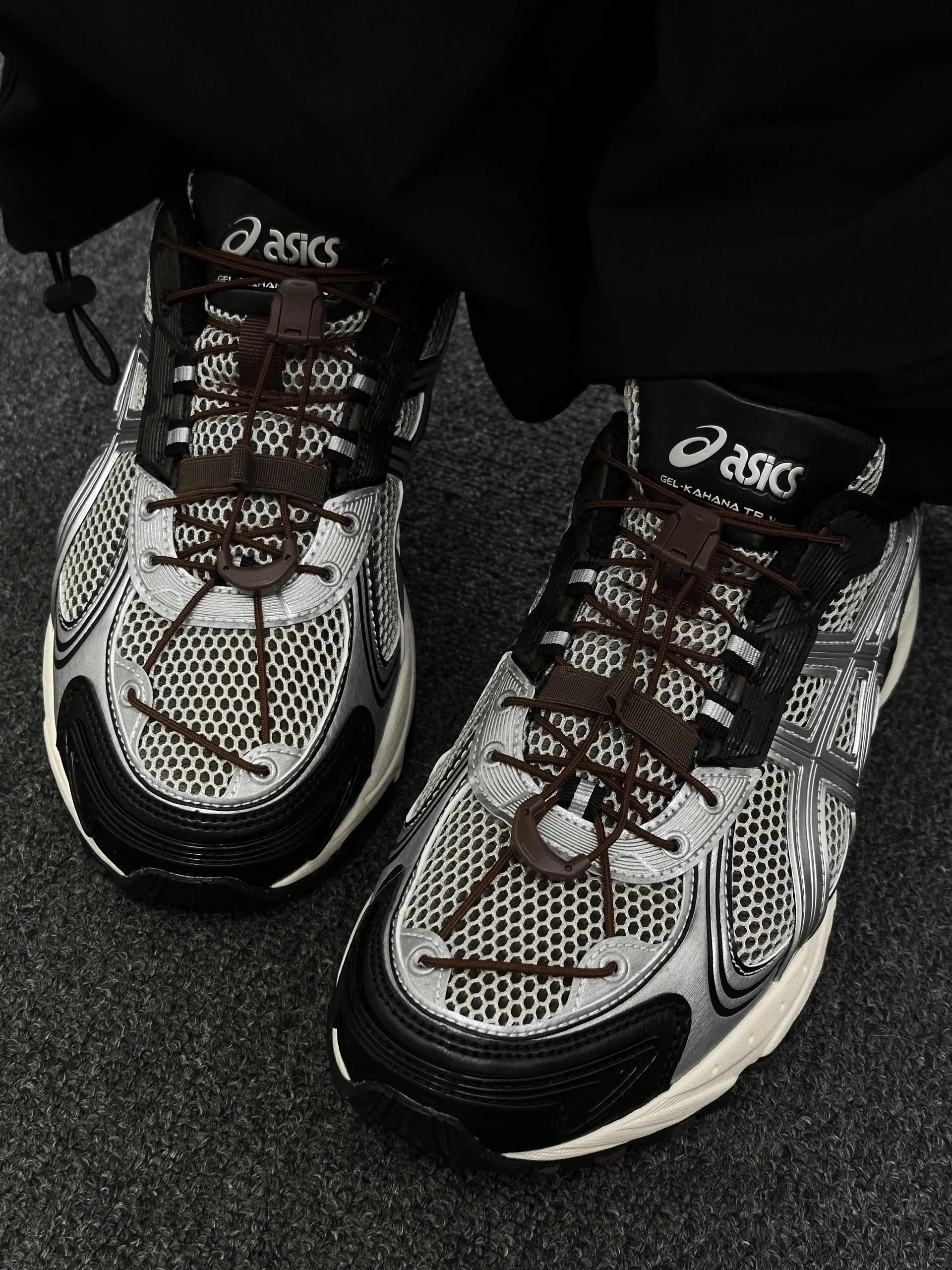 ASICS GEL-KAHANA TR V4 咖啡黑銀 棕色 奶油底 抽繩 金屬 Y2K 機能鞋 男女鞋 1203A716-020 / 預購